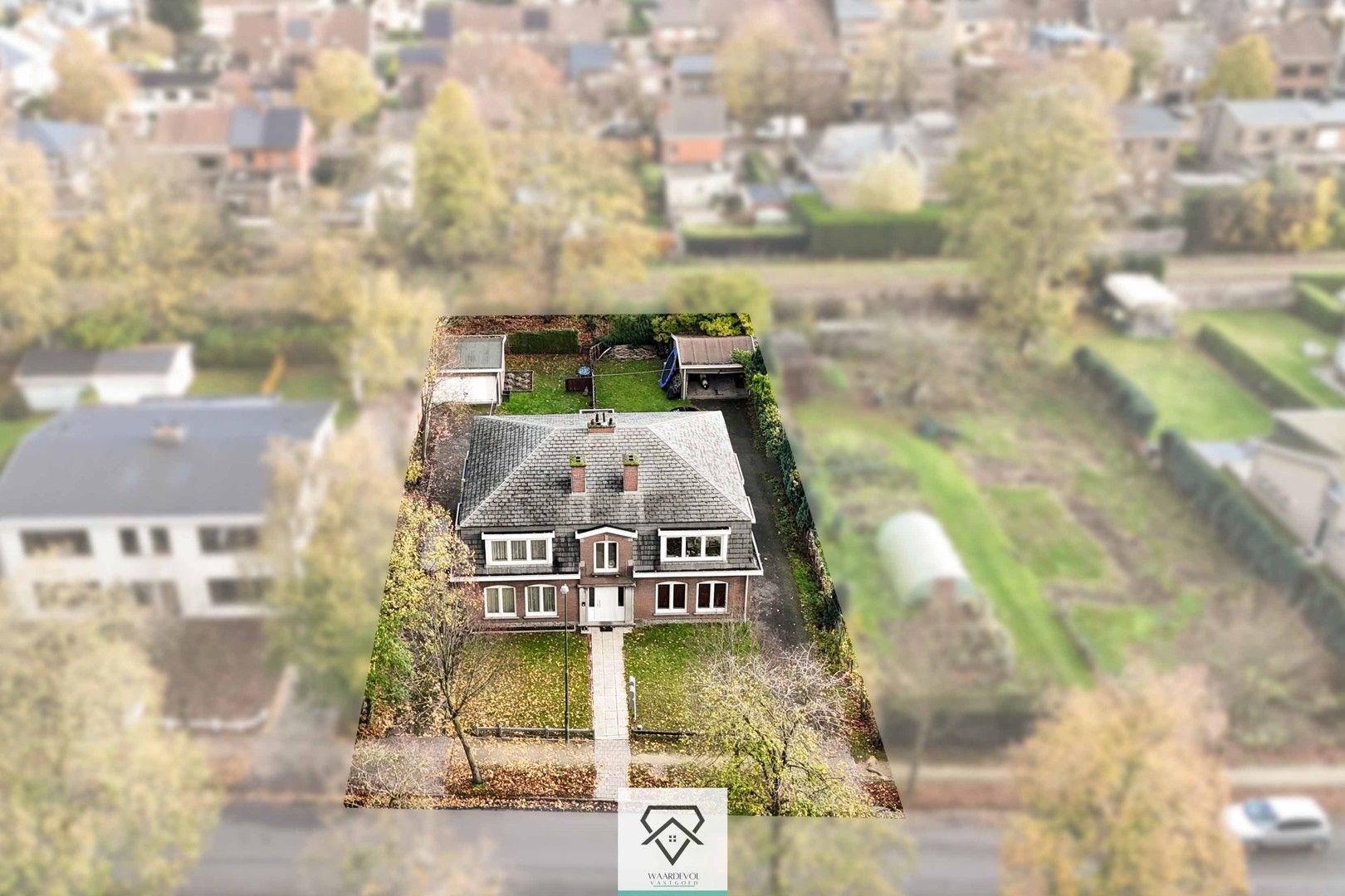 Opbrengsteigendom met 4 appartementen en 2 dubbele garageboxen te koop foto 23