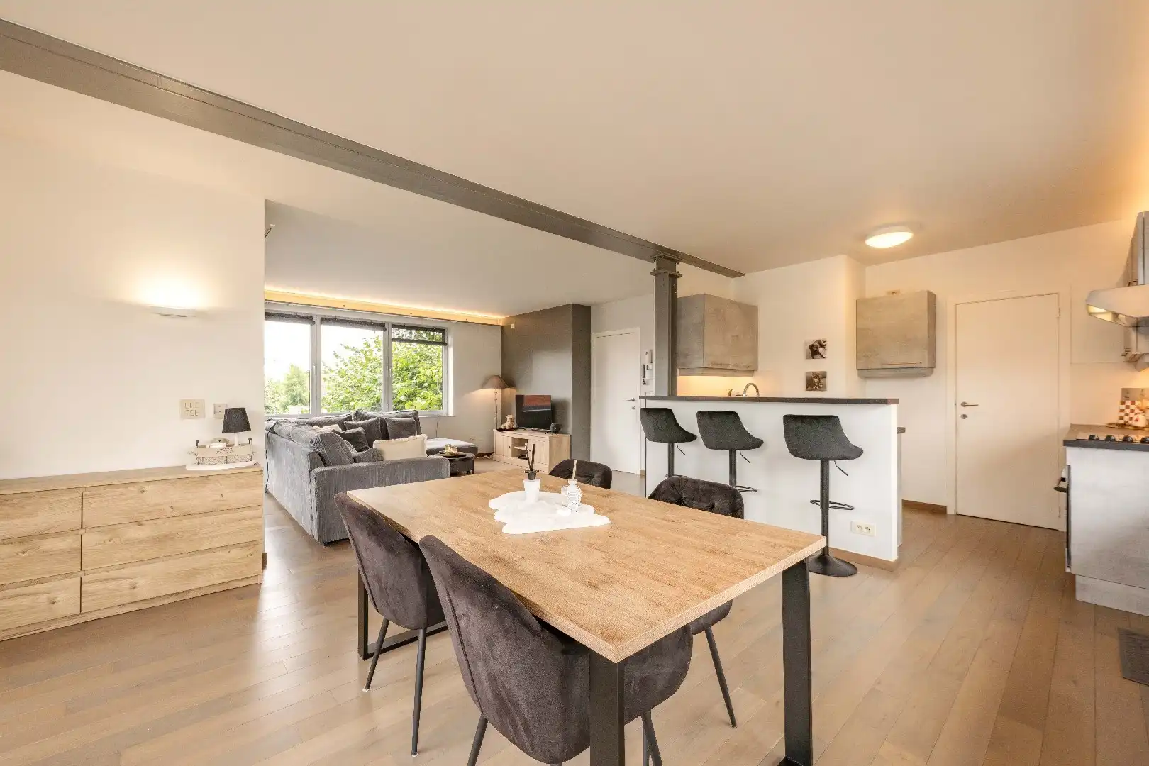 BEDRIJFS-/INVESTERINGS VASTGOED | LOODS | SHOWROOM | BURELEN & APPARTEMENT  foto 17