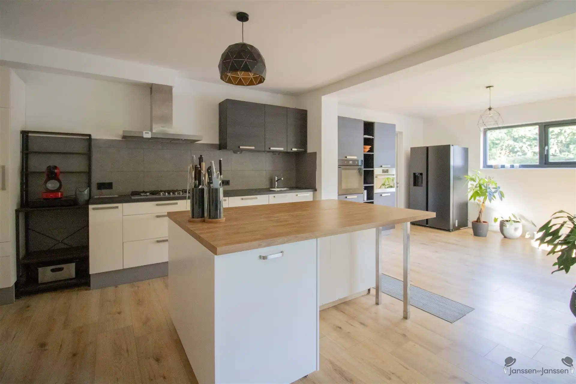 Gerenoveerde gelijkvloerswoning met 2 tot 3 slaapkamers op 760 m² foto 8