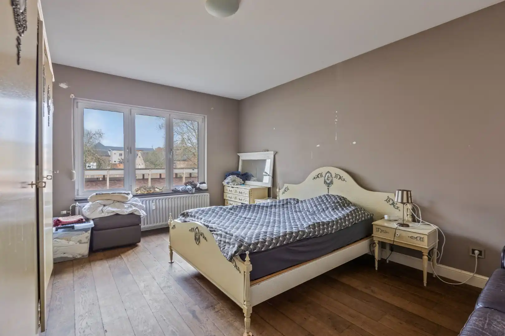 Ruim appartement gelegen op de 1ste verdieping in het centrum van Maaseik! foto 10