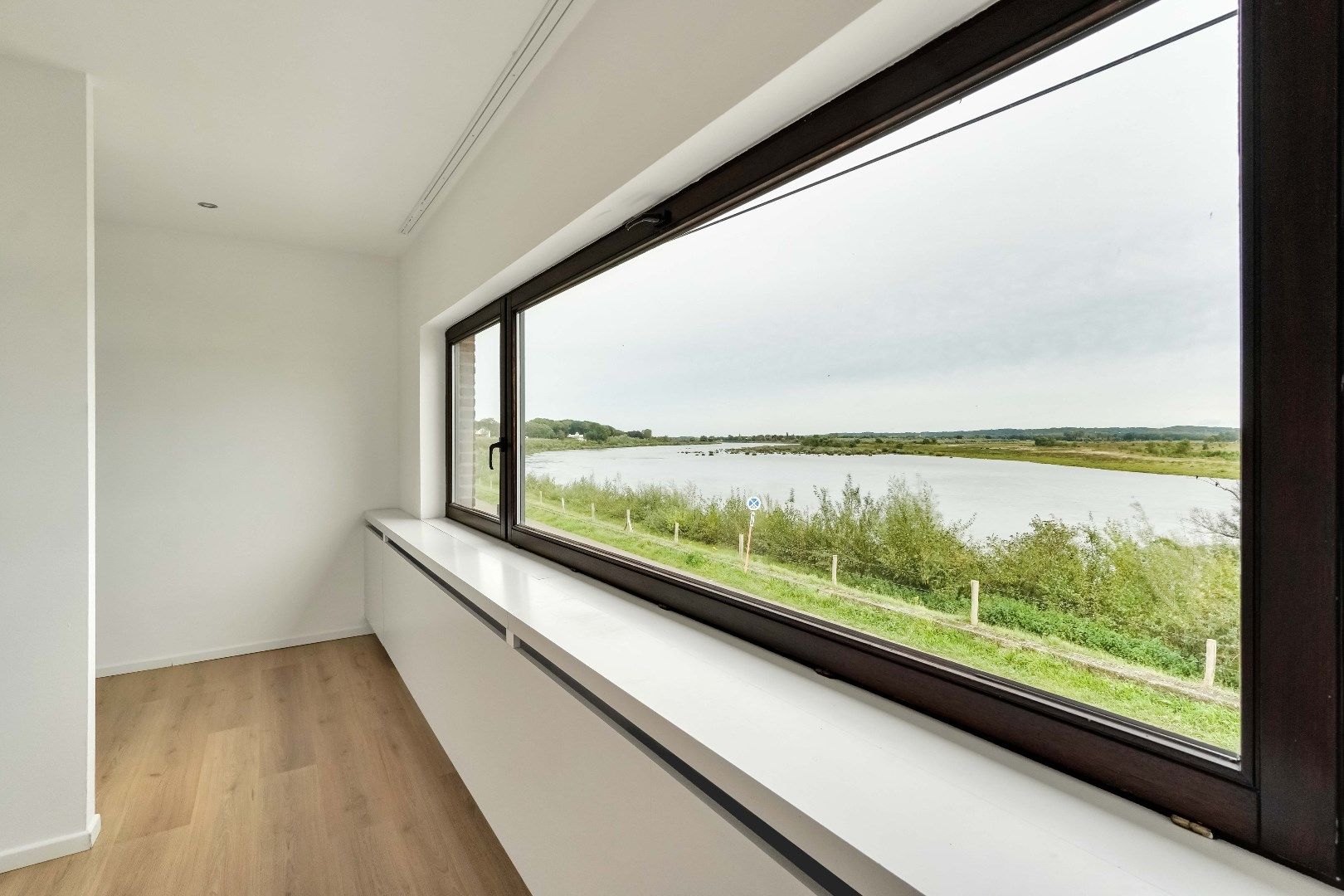 IN OPTIE ! GEZINSWONING MET EEN BEWOONBARE OPP. VAN 198 M² OP EEN MOOI PERCEEL AAN DE MAAS ! foto 15