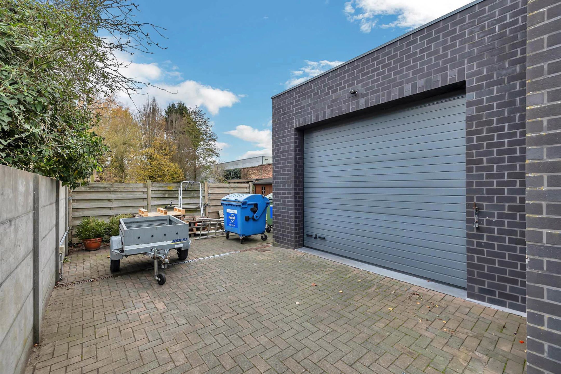 Unieke combinatie van wooncomfort, atelier en polyvalente tuin foto 23