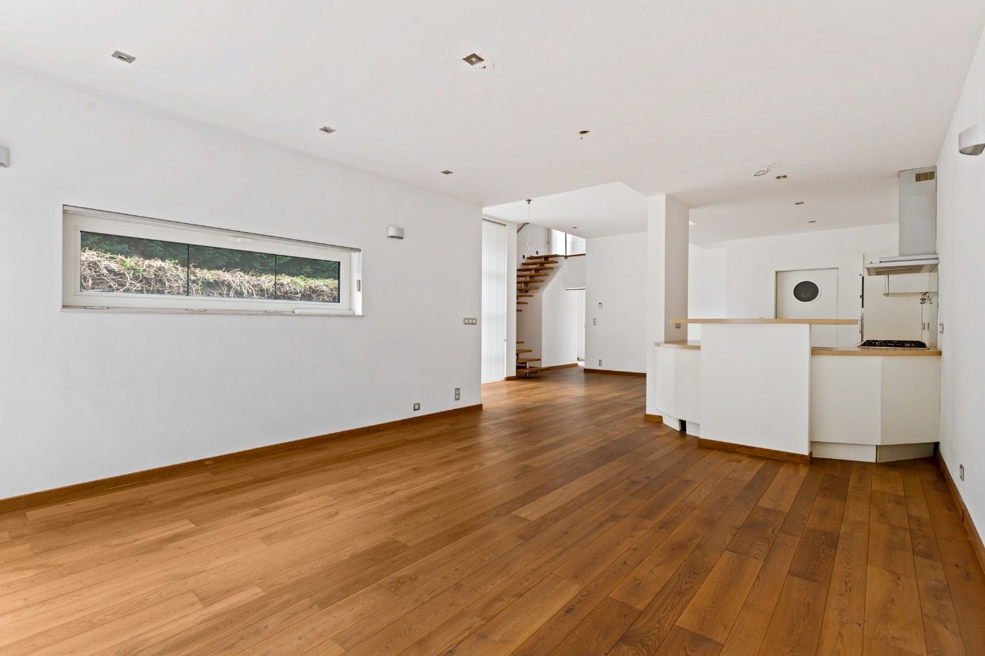 Ruime, instapklare woning met 3 slpk., dubbele garage en tuin foto 6