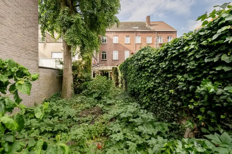 Zeer ruime, te renoveren woning met mogelijkse uitweg. foto 23