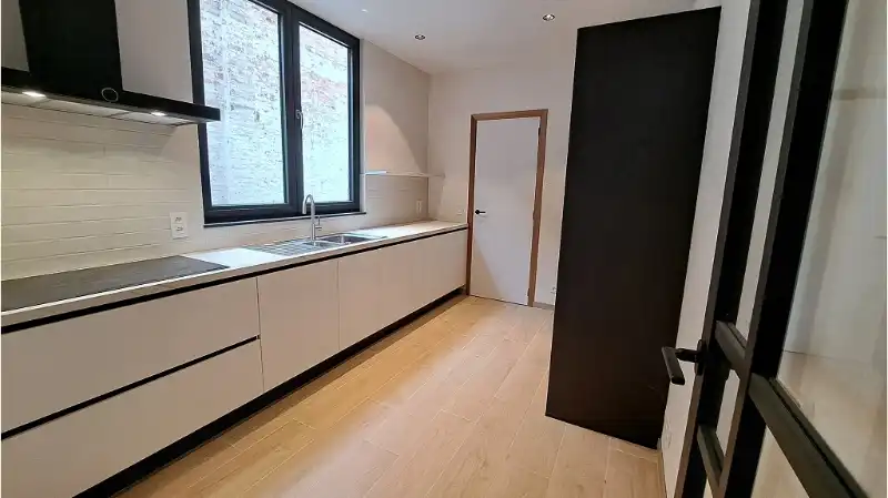 Gerenoveerde Herenwoning met Terras te huur in Brugge foto 4