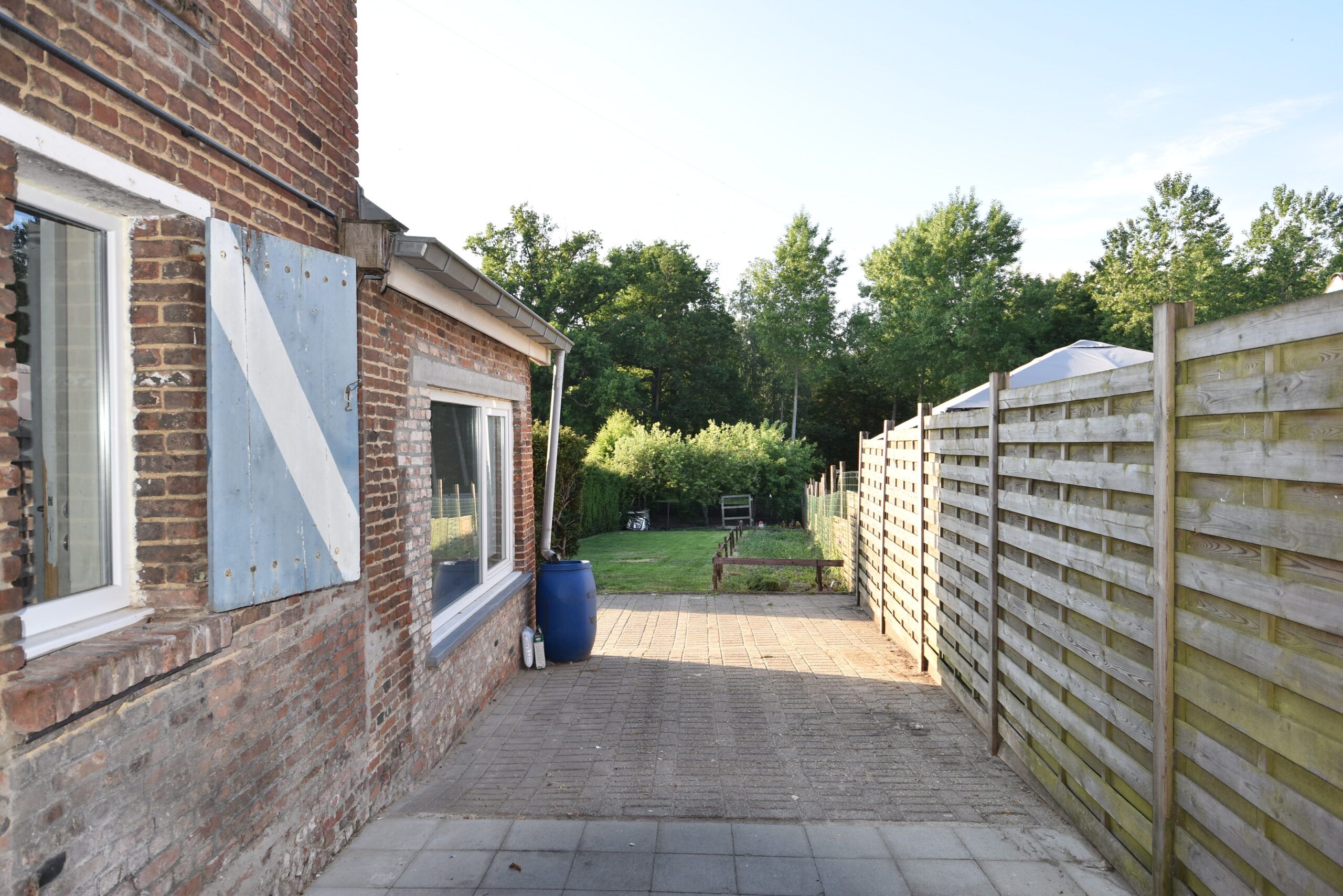 Gerenoveerde ruime woning met 3 slaapkamers foto 16