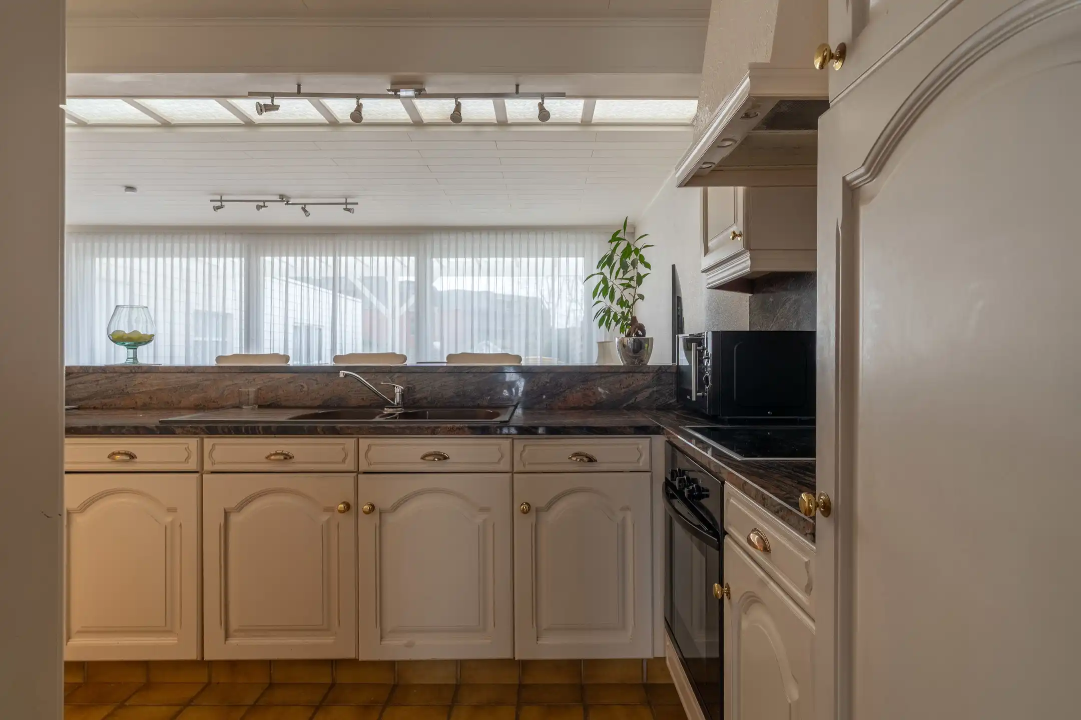 Gunstig gelegen woning met 3 slpks en garage op  505 m² foto 11