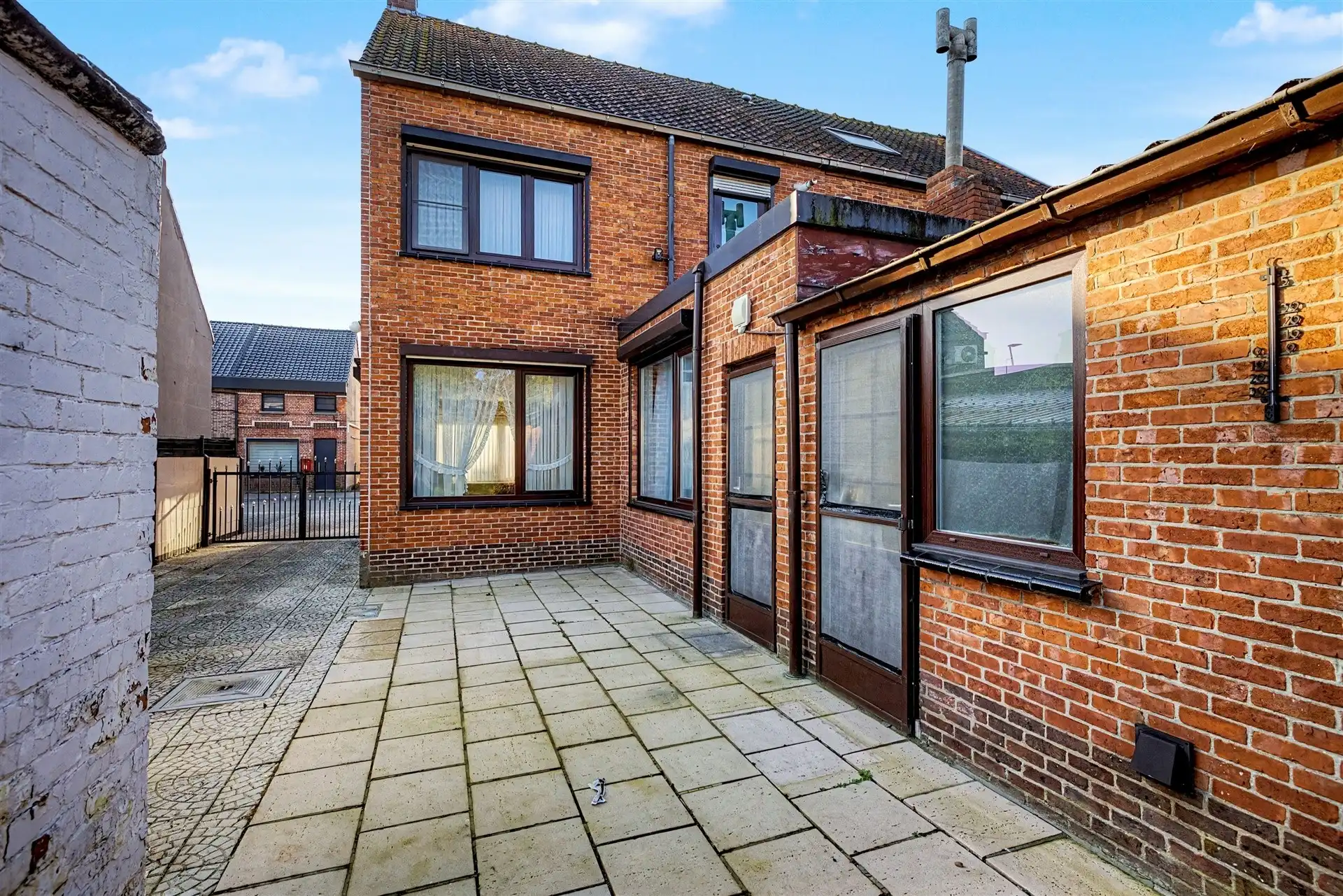 Uitstekend gelegen halfopen bebouwing met ruime oprit, 3 slaapkamers en uitgestrekte tuin foto 20