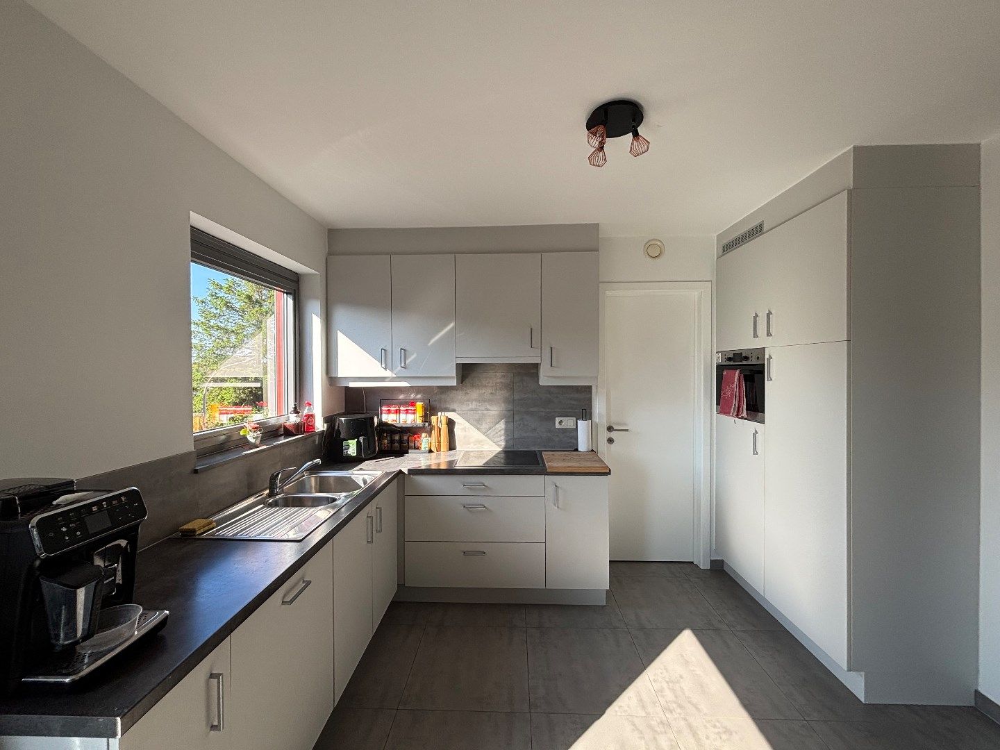 Duplex met 2 slpk + open kamer + terras, privé-carport en fietsenberging foto 8