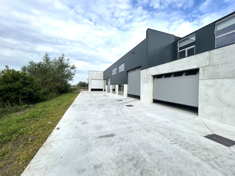 Nieuwbouw magazijn van 285m² en met 2 parkings – vlakbij N9 foto 2