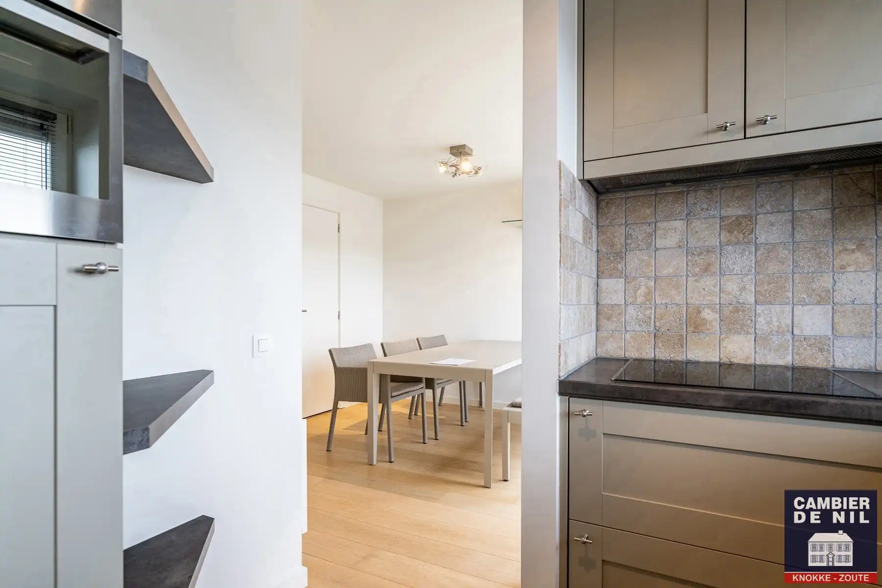 Instapklaar, gemeubeld appartement nabij de zeedijk te Duinbergen foto 11