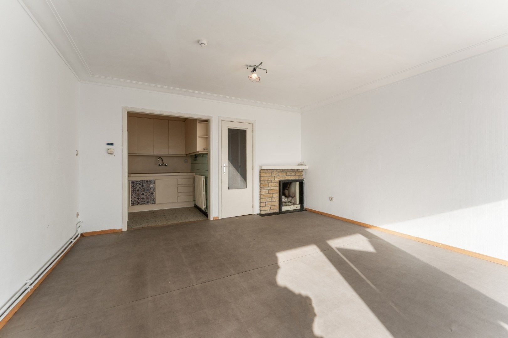Te renoveren 1-slaapkamerappartement met uitzicht foto 4