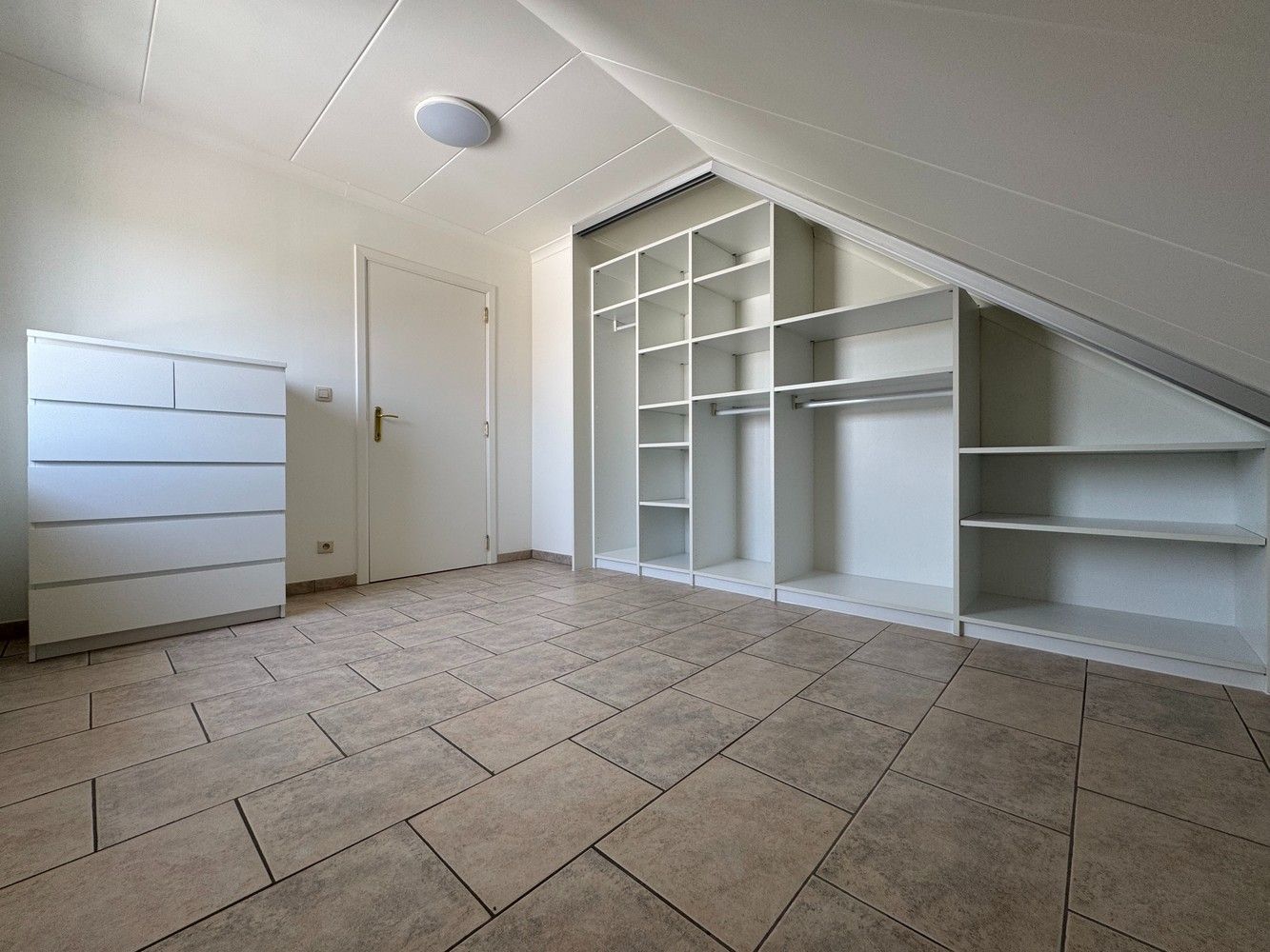 Zeer ruime huurwoning met o.a. 3 slpks en garage foto 20