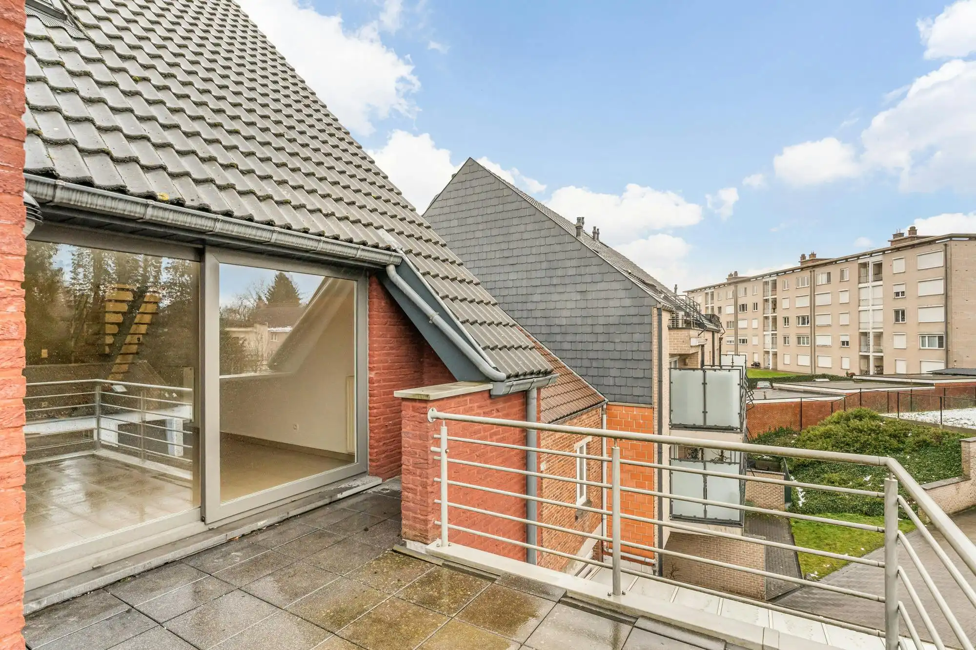 Lichtrijk & instapklaar duplex-appartement nabij Genk-Centrum foto 17