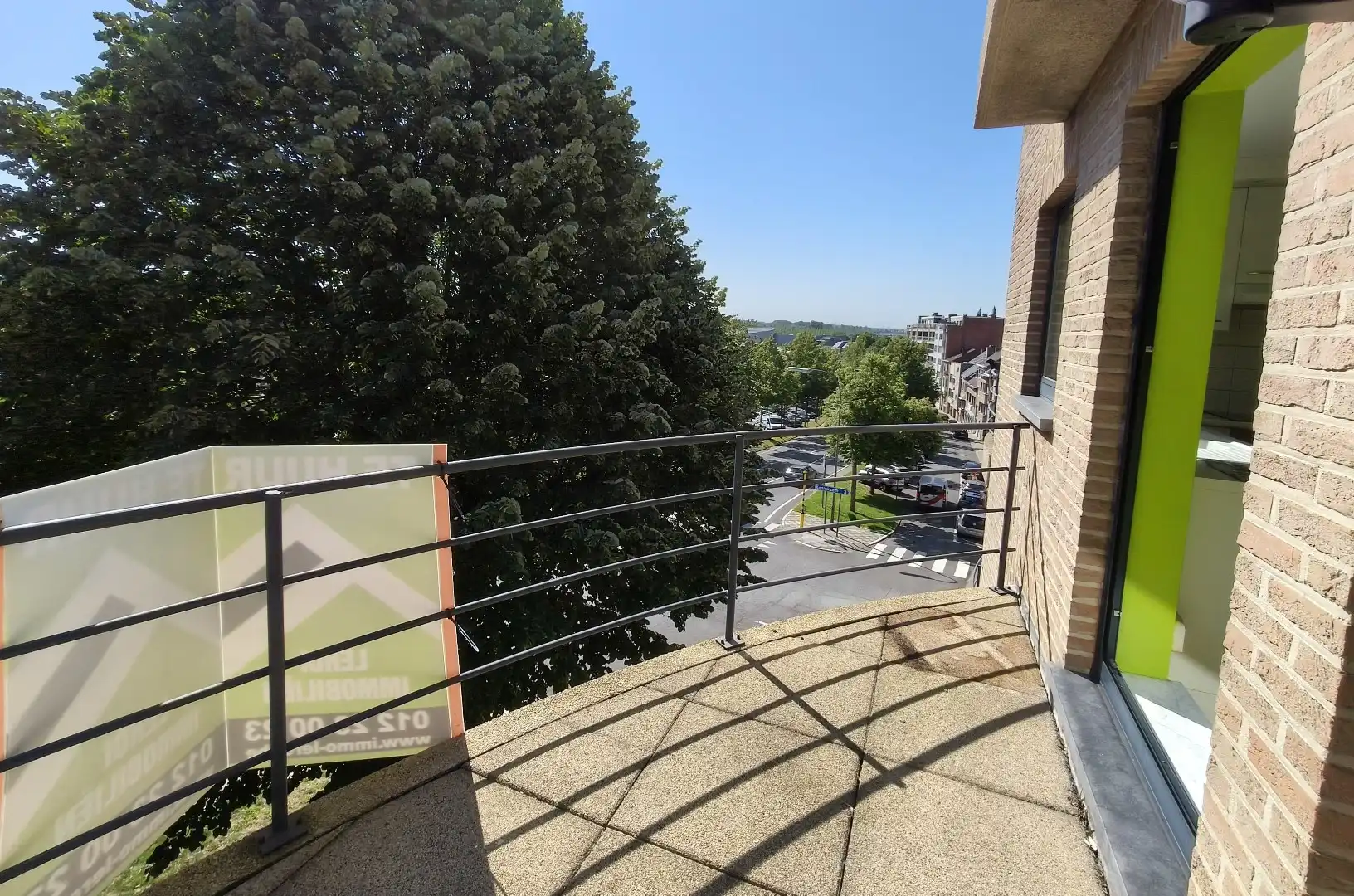 RUIM APPARTEMENT (124M²) MET GARAGE - PRACHTIG GELEGEN foto 4