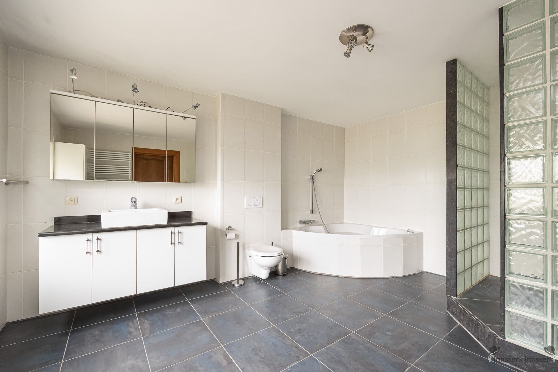 Uniek landhuis,4 slaapkamers, bijgebouwen op een perceel van 2200m² in het groen te Begijnendijk foto 19
