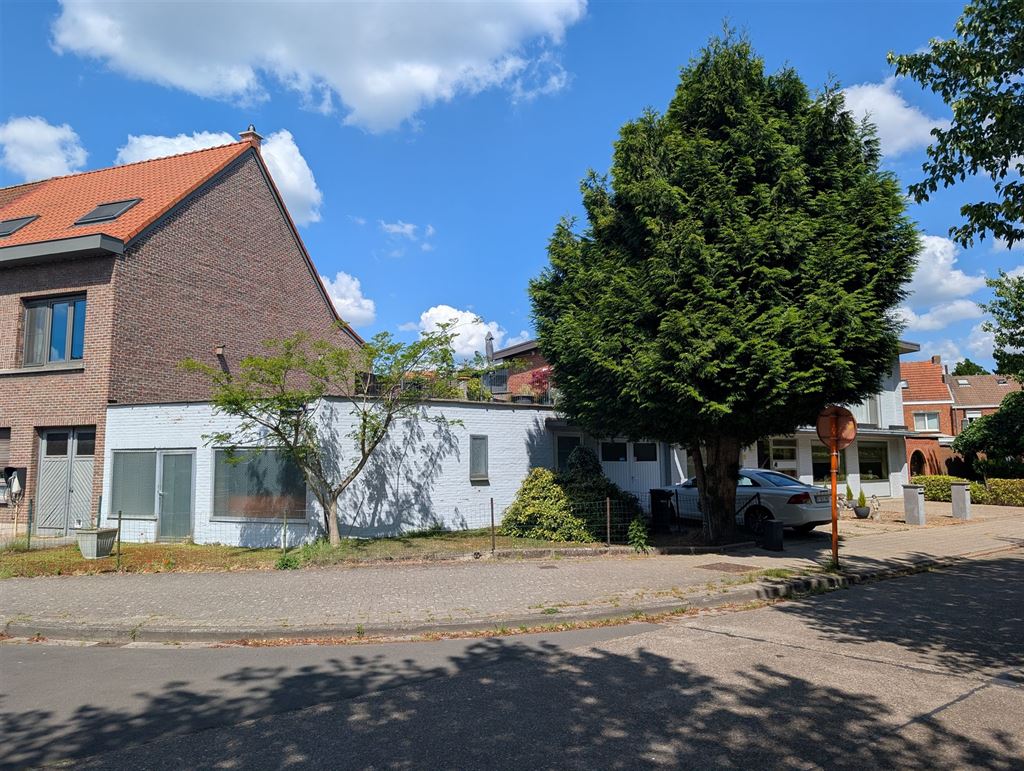 Gebouw met 2 appartementen en magazijn foto 22