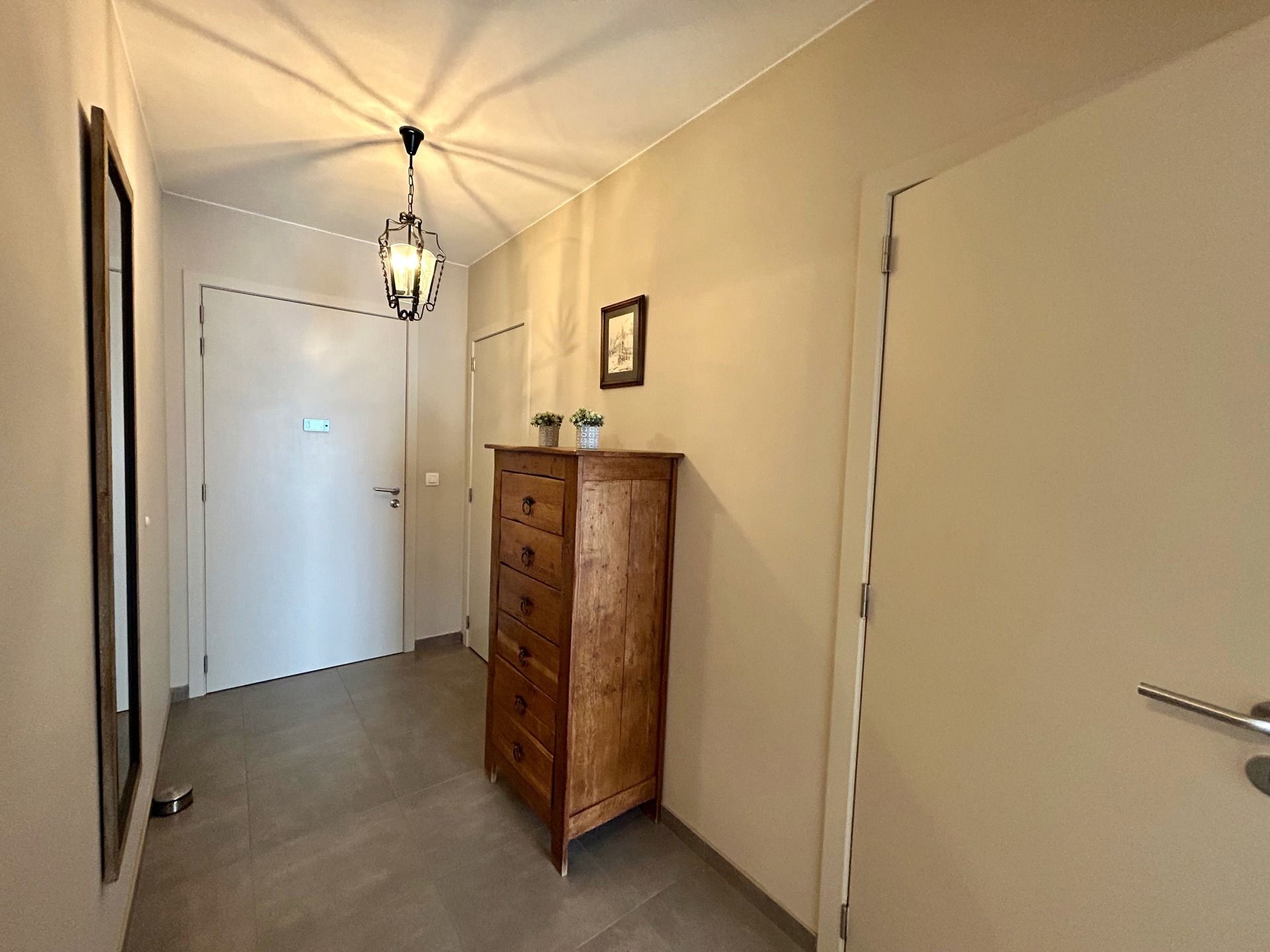 Nieuw appartement met terras en parking vlakbij het centrum! foto 5