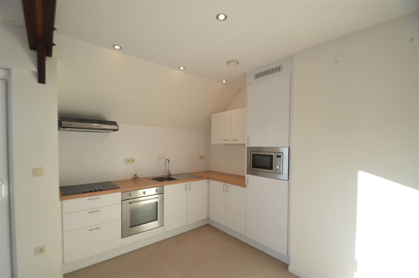 Recent appartement met zicht op het dorpsplein foto 4