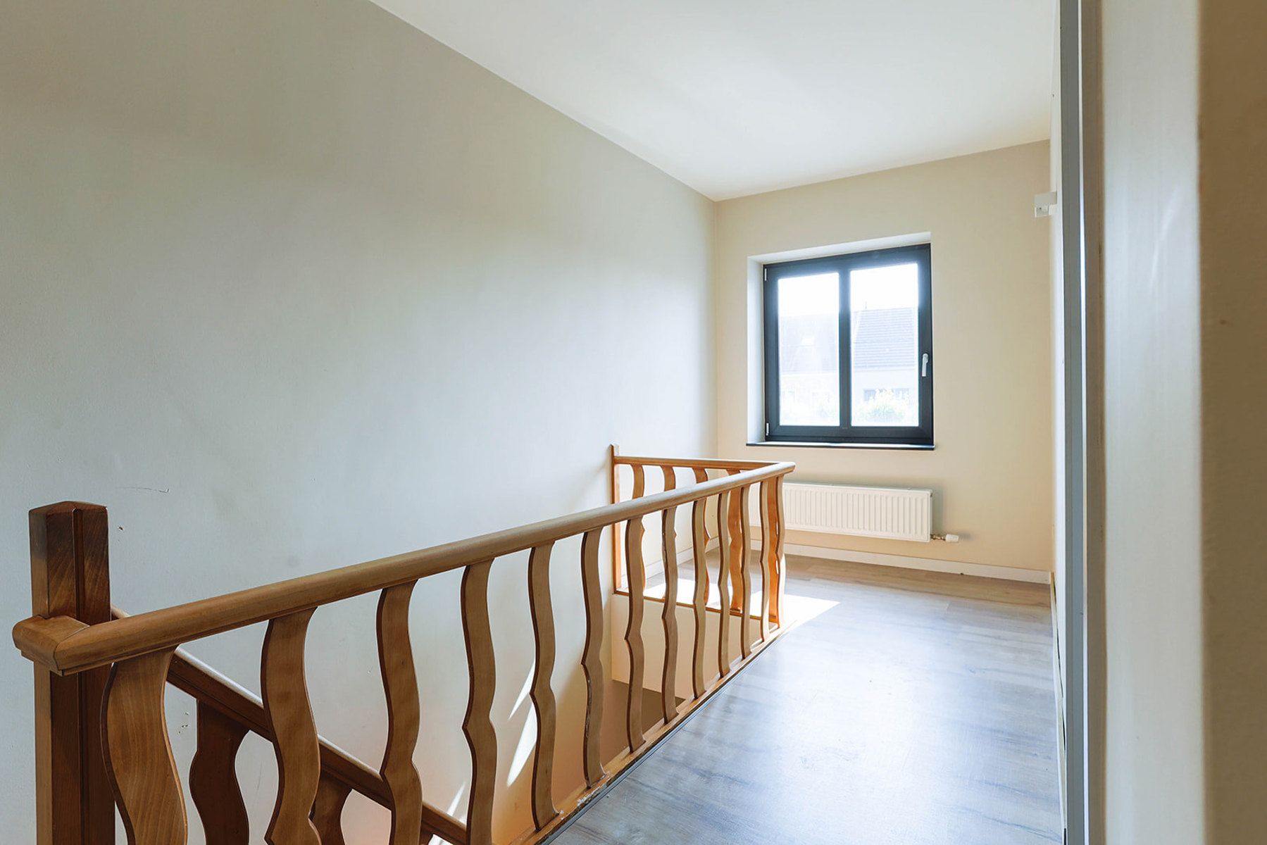Instapklare woning met nieuwe aanbouw, 3 slks. en tuin foto 14