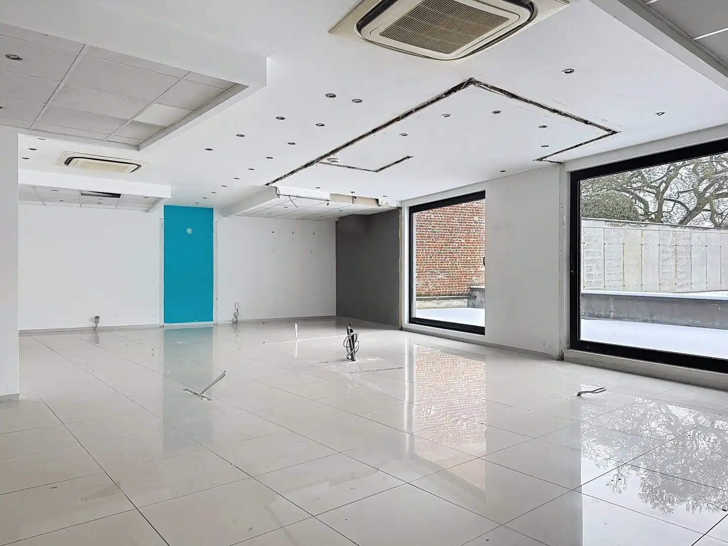 TOPLOCATIE! Commercieel Gelijkvloers (180m²) + Terras & Parking te Huur in Wolvertem (Meise) foto 6