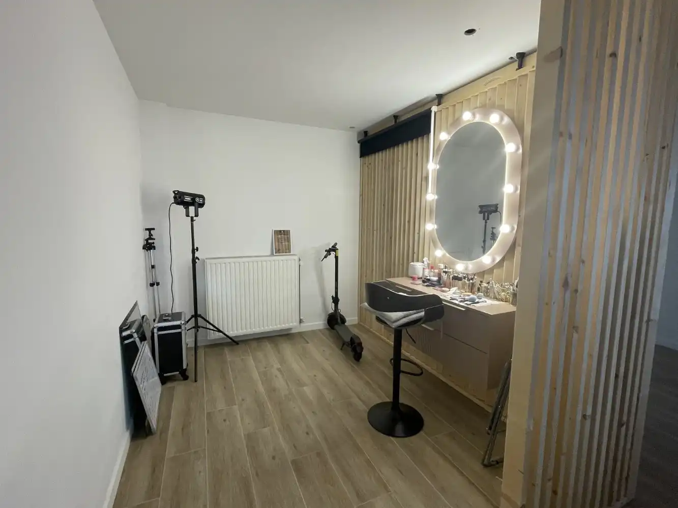 Instapklaar en polyvalent handelspand met 2 handelsruimten en ruim appartement foto 10