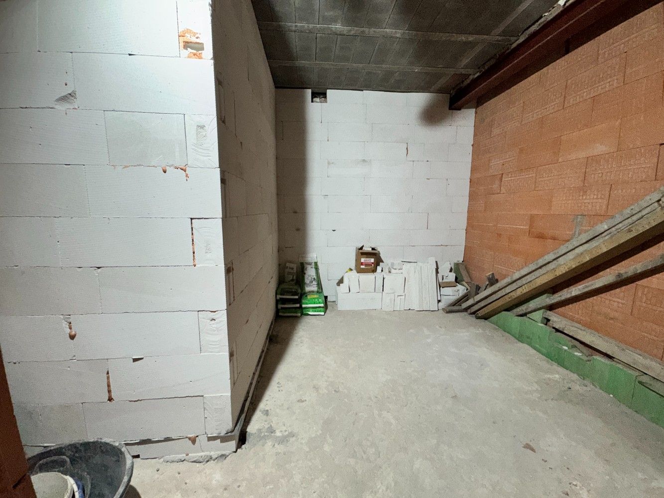 🏡  Casco woning met bijbouw op royaal perceel van 15a foto 8