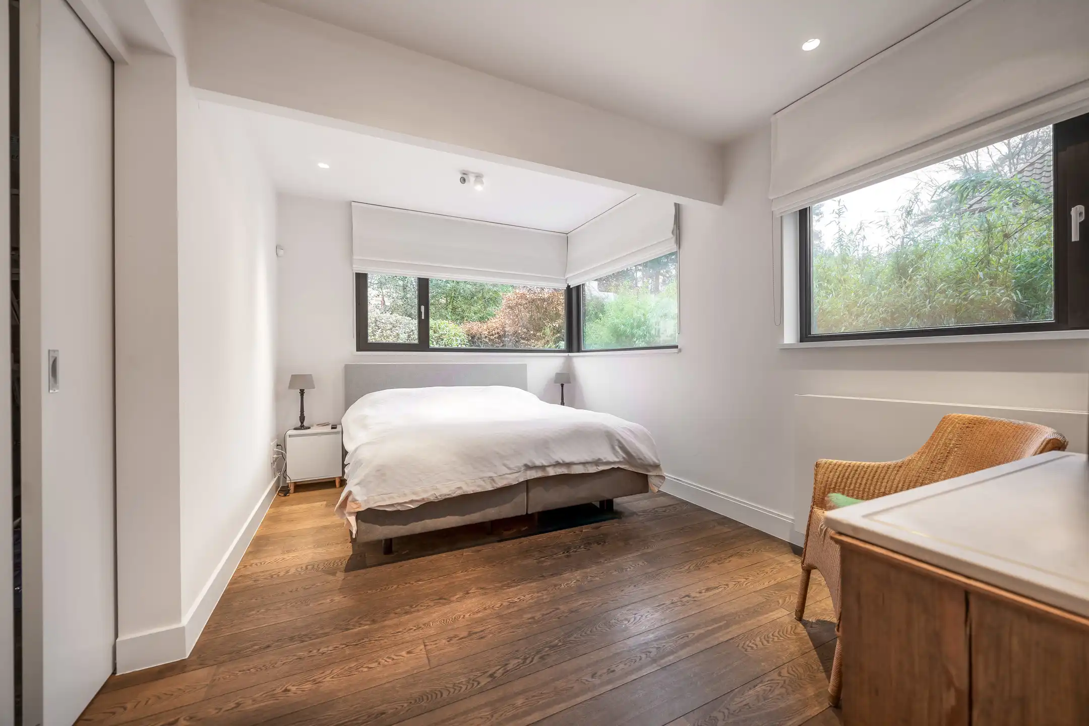 Karakterwoning met brutalistische gevel  in Hof ter Linden foto 19