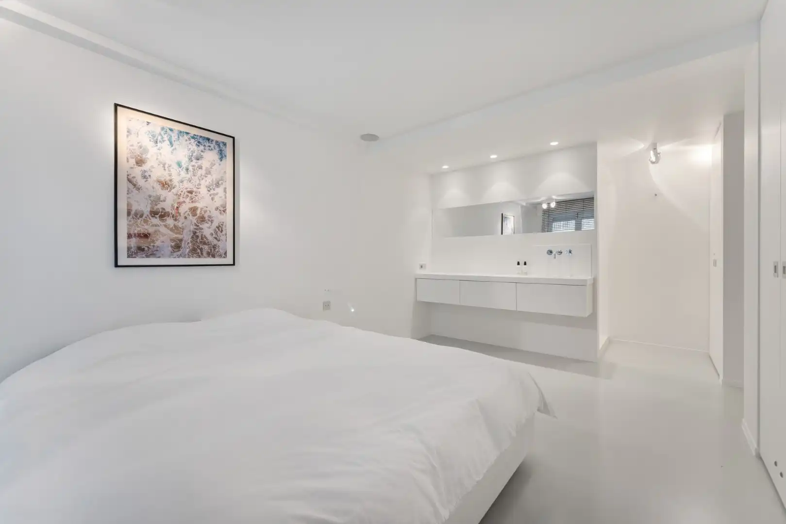 Stijlvol gerenoveerd hoekappartement met loftgevoel, ideaal gelegen aan de Dumortierlaan nabij de Zeedijk foto 9