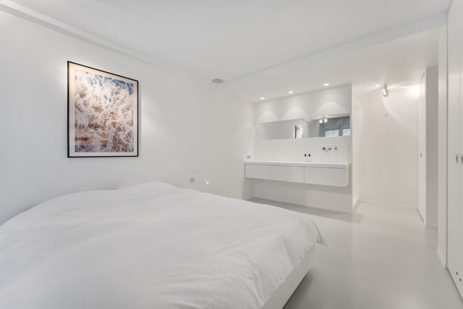 Stijlvol gerenoveerd hoekappartement met loftgevoel, ideaal gelegen aan de Dumortierlaan nabij de Zeedijk foto 9