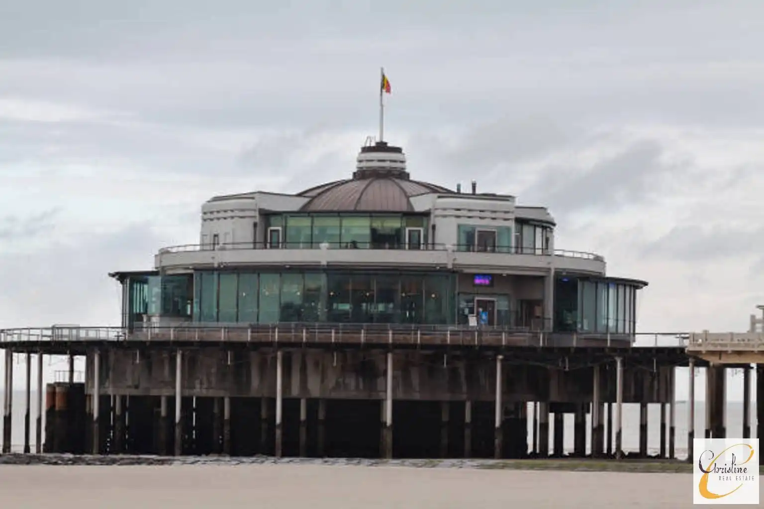 Karaktervol investeringspand op topligging in Blankenberge  foto 14