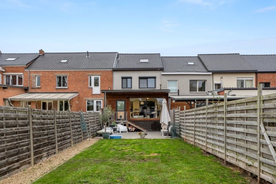 INSTAPKLARE GEZINSWONING MET 4 SLAAPKAMERS EN ZONNIGE TUIN OP TOPLOCATIE foto 37