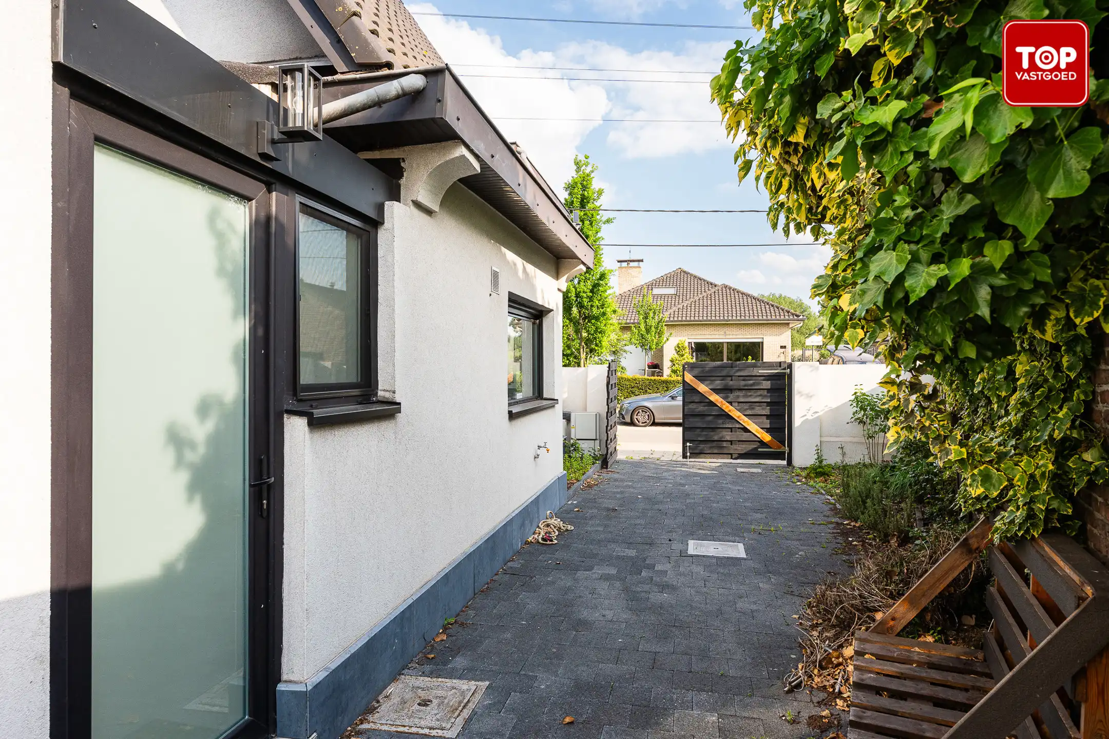 Gerenoveerde open bebouwing met 5 slaapkamers en tuin foto 24