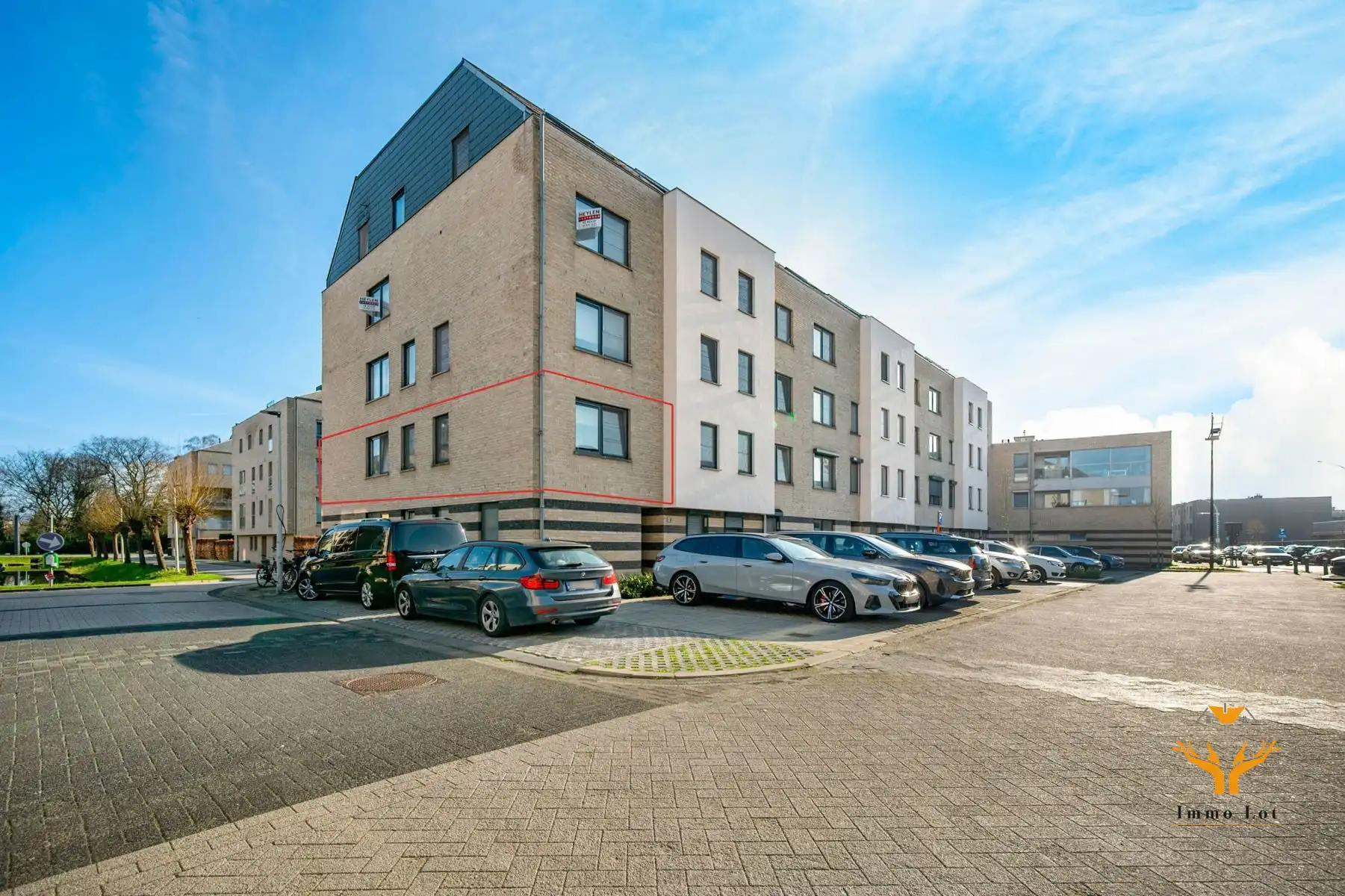 Instapklaar appartement met vijverzicht in Burcht foto 3