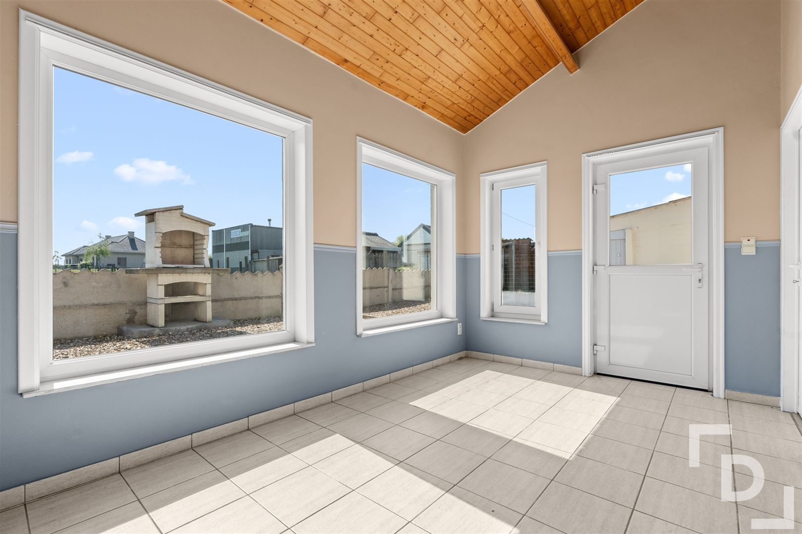Vrijstaande woning op ruim perceel te koop te Vlamertinge. foto 15