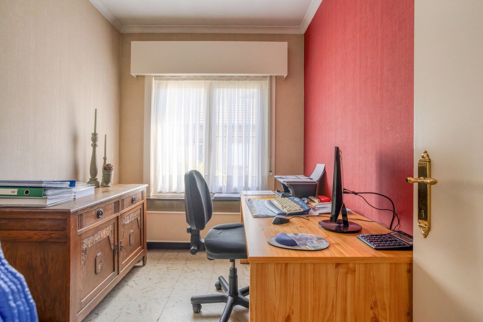 Instapklare Woning met Vergunde Loods en Kantoorruimte! foto 12