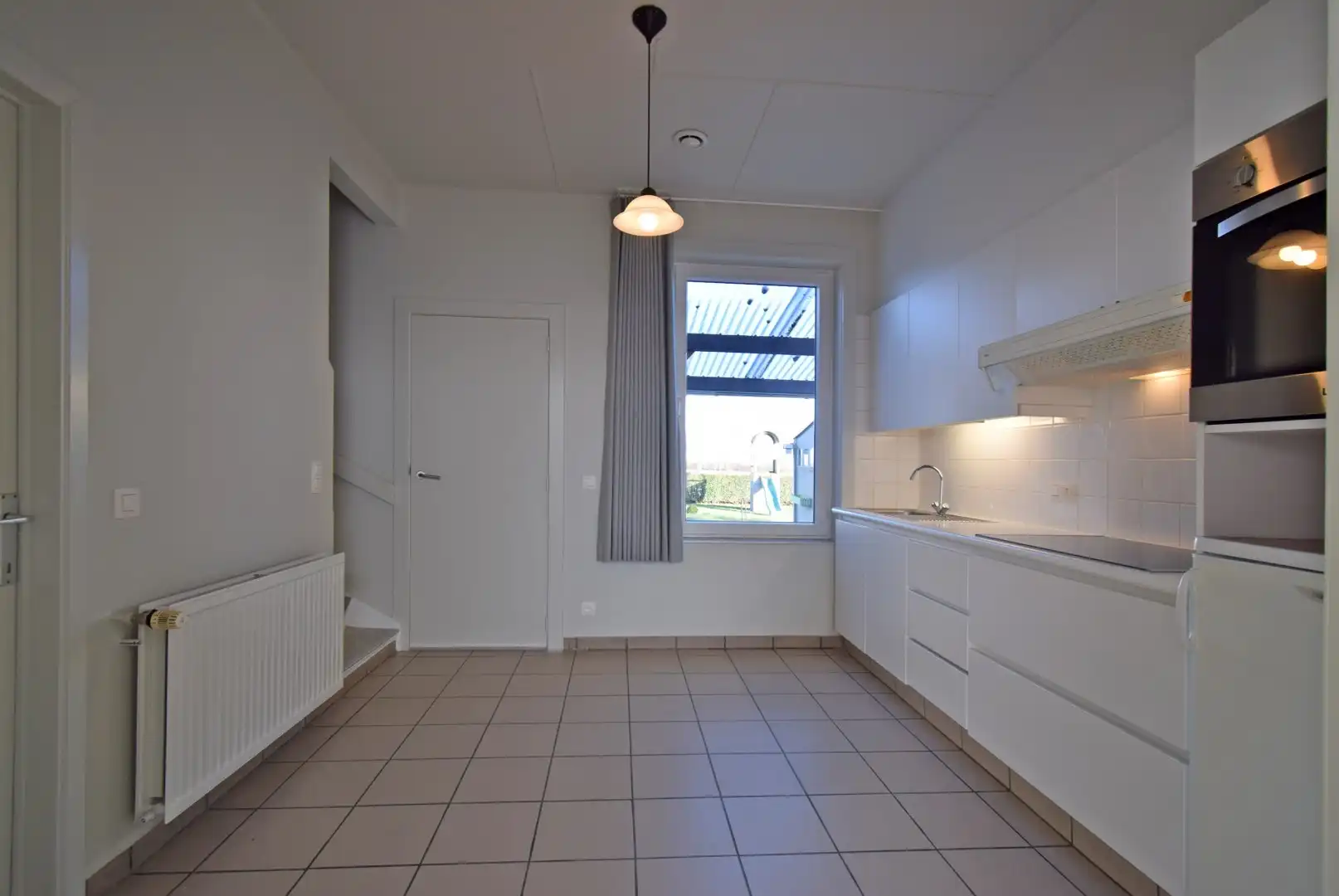 COMFORTABELE WONING MET GARAGE EN GROTE TUIN foto 4