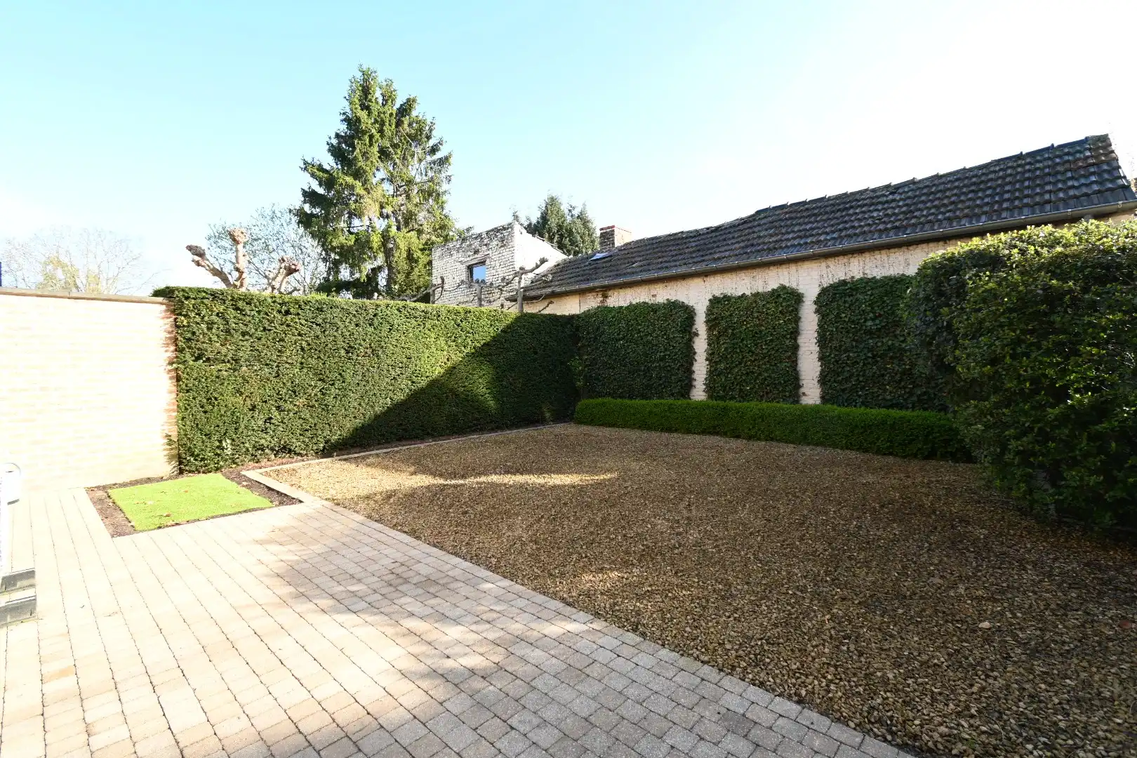 Degelijk 2-slaapkamer gelijkvloersappartement met autostandplaats + in hartje Bilzen foto 12