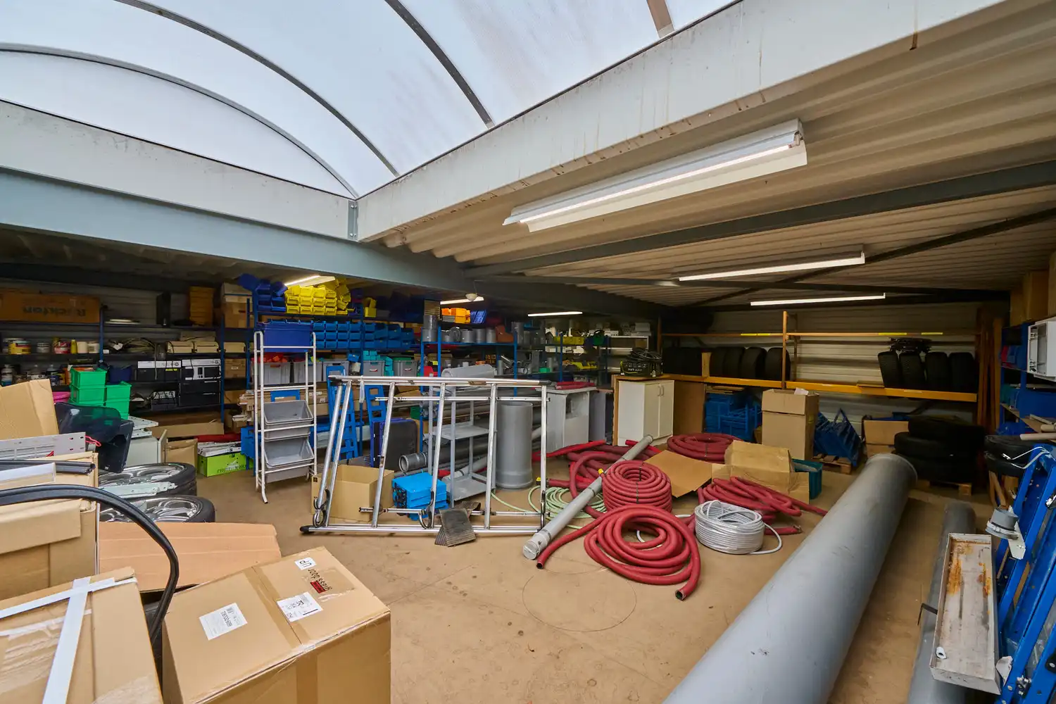 Representatief bedrijfsgebouw met luxe kantoren, showroom en bedrijfshal op zichtlocatie foto 13