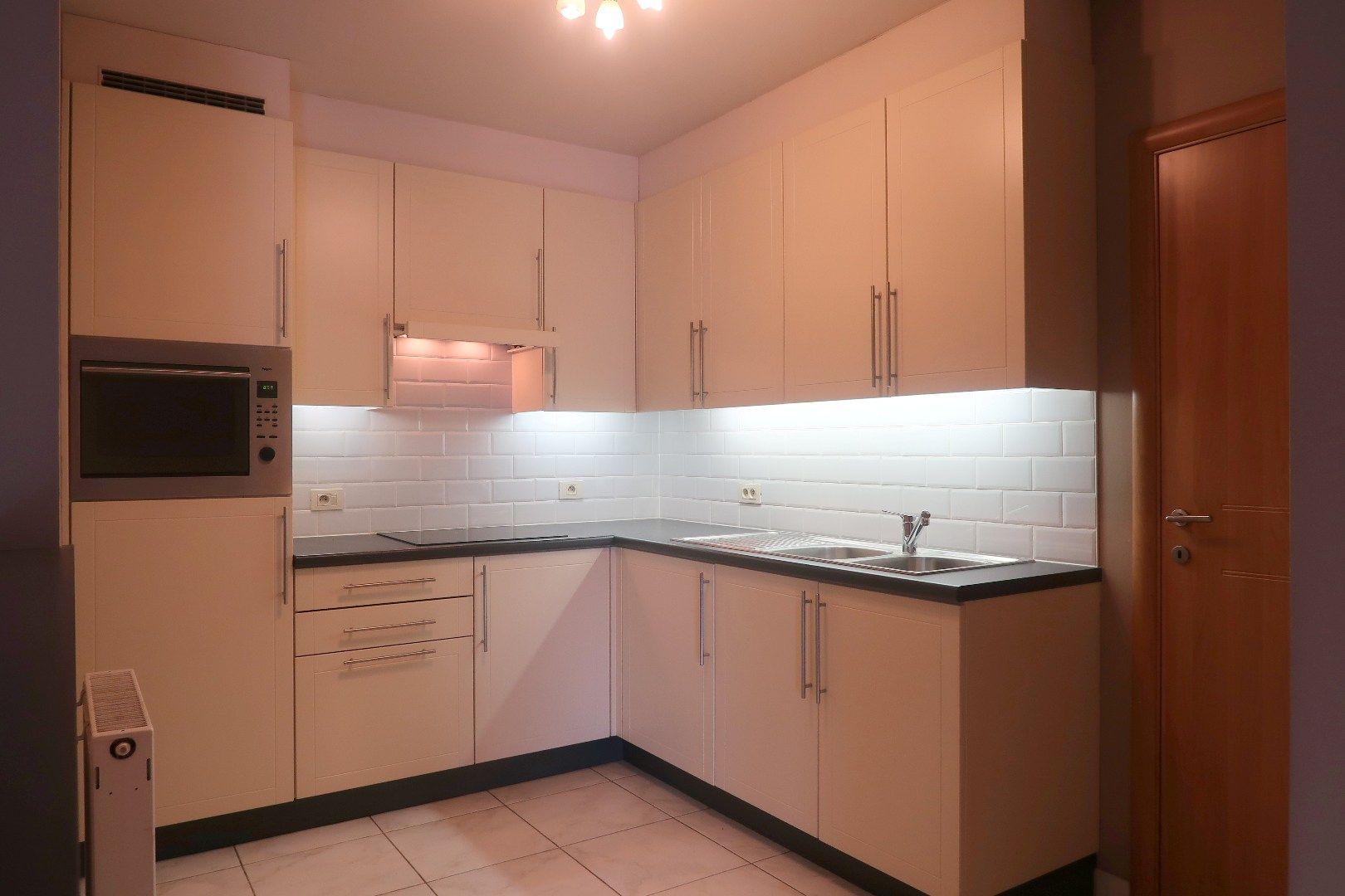 Ruim, verzorgd appartement met 2 slaapkamers en 2 terrassen in Hartje Jabbeke foto 4