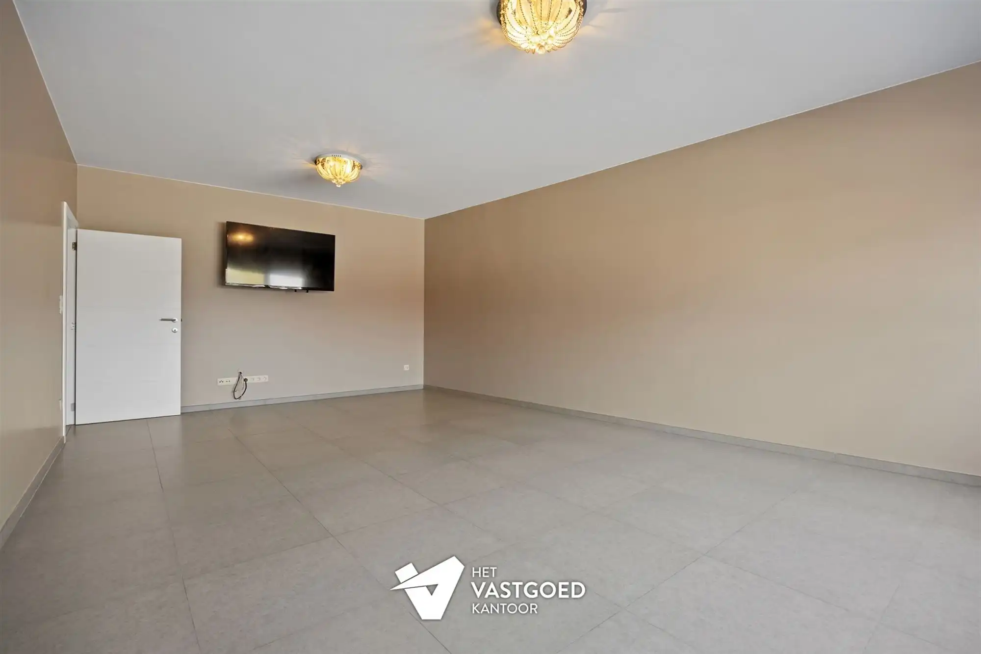 PERFECT ONDERHOUDEN GELIJKVLOERS APPARTEMENT (146M²) MET 3 SLAAPKAMERS EN TERRAS TE HASSELT foto 8