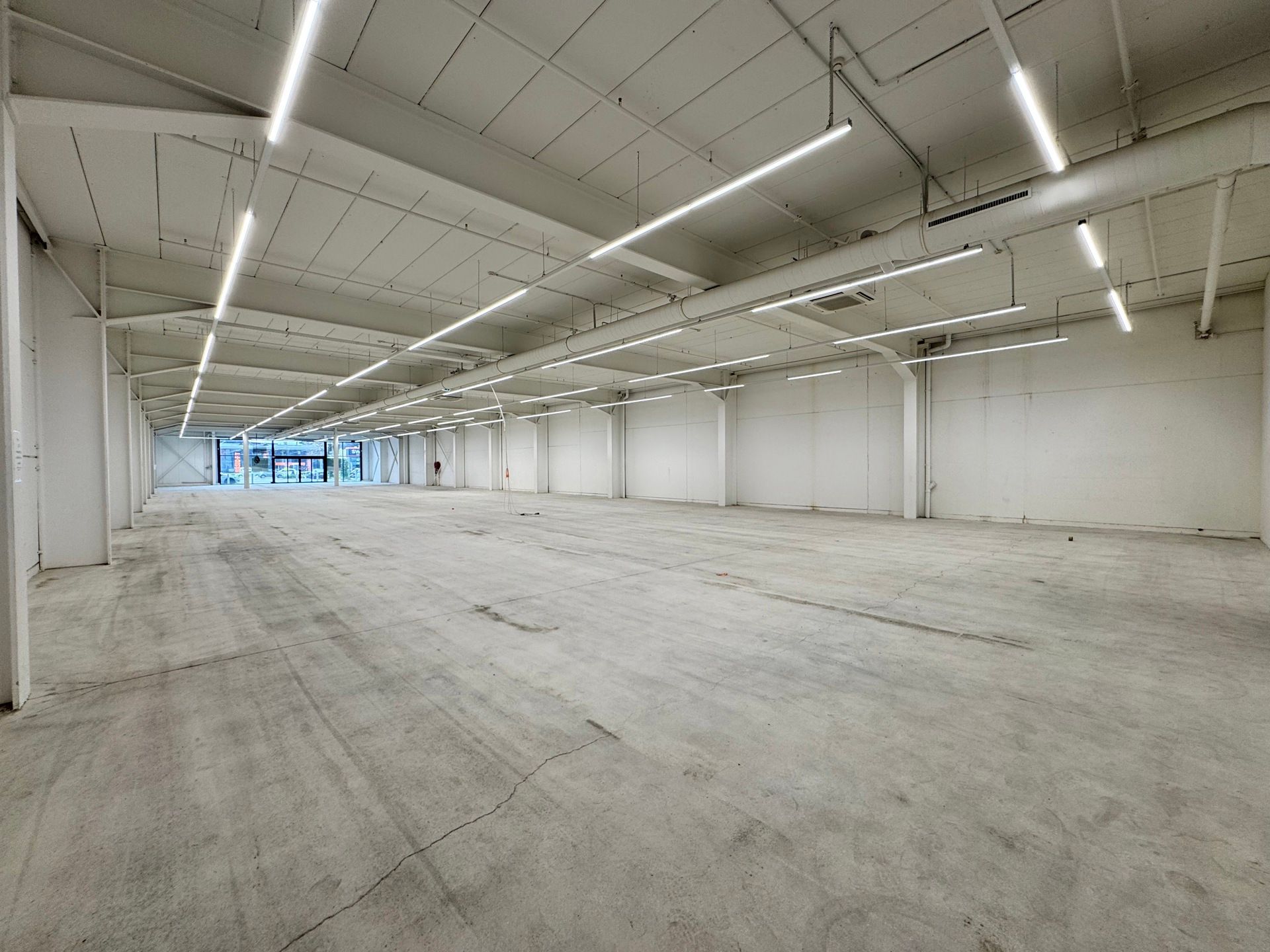 Baanwinkel op een AAA-locatie te huur te Schoten!  foto 5