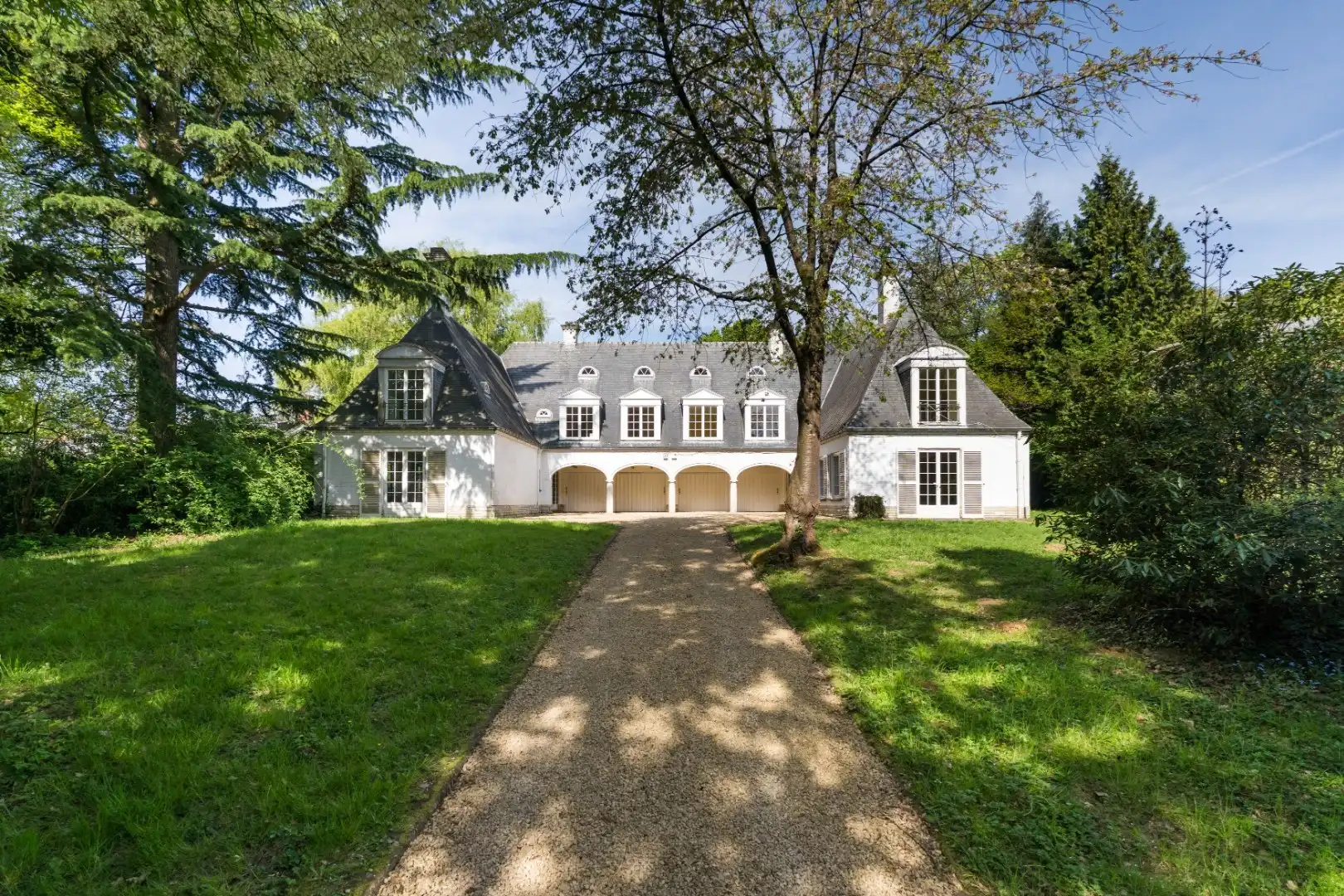 Een te moderniseren architecturale villa van ca. 700m² foto 2