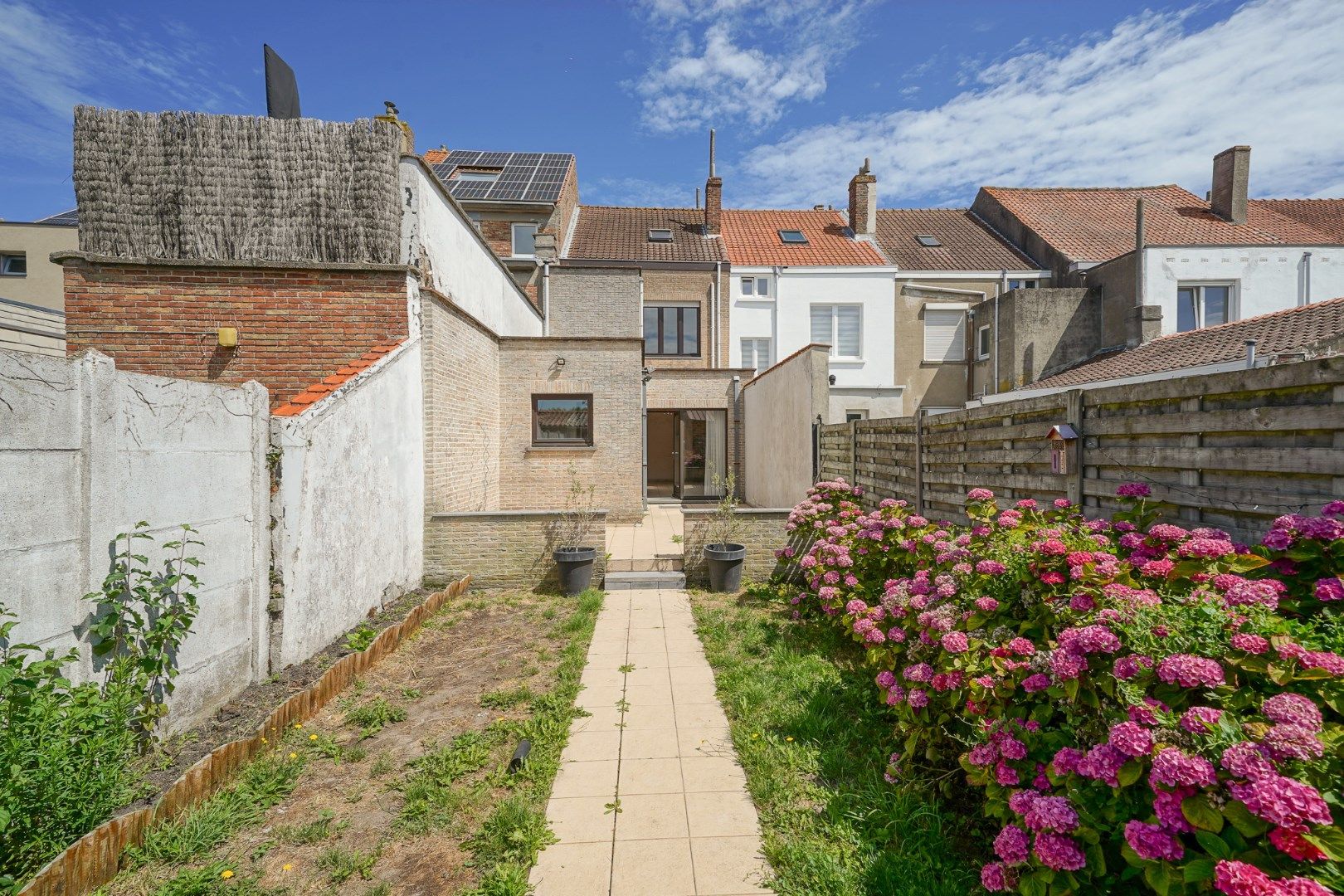 Hoofdfoto van de publicatie: Gezinswoning met garage en tuin in Oostende (Conterdam)