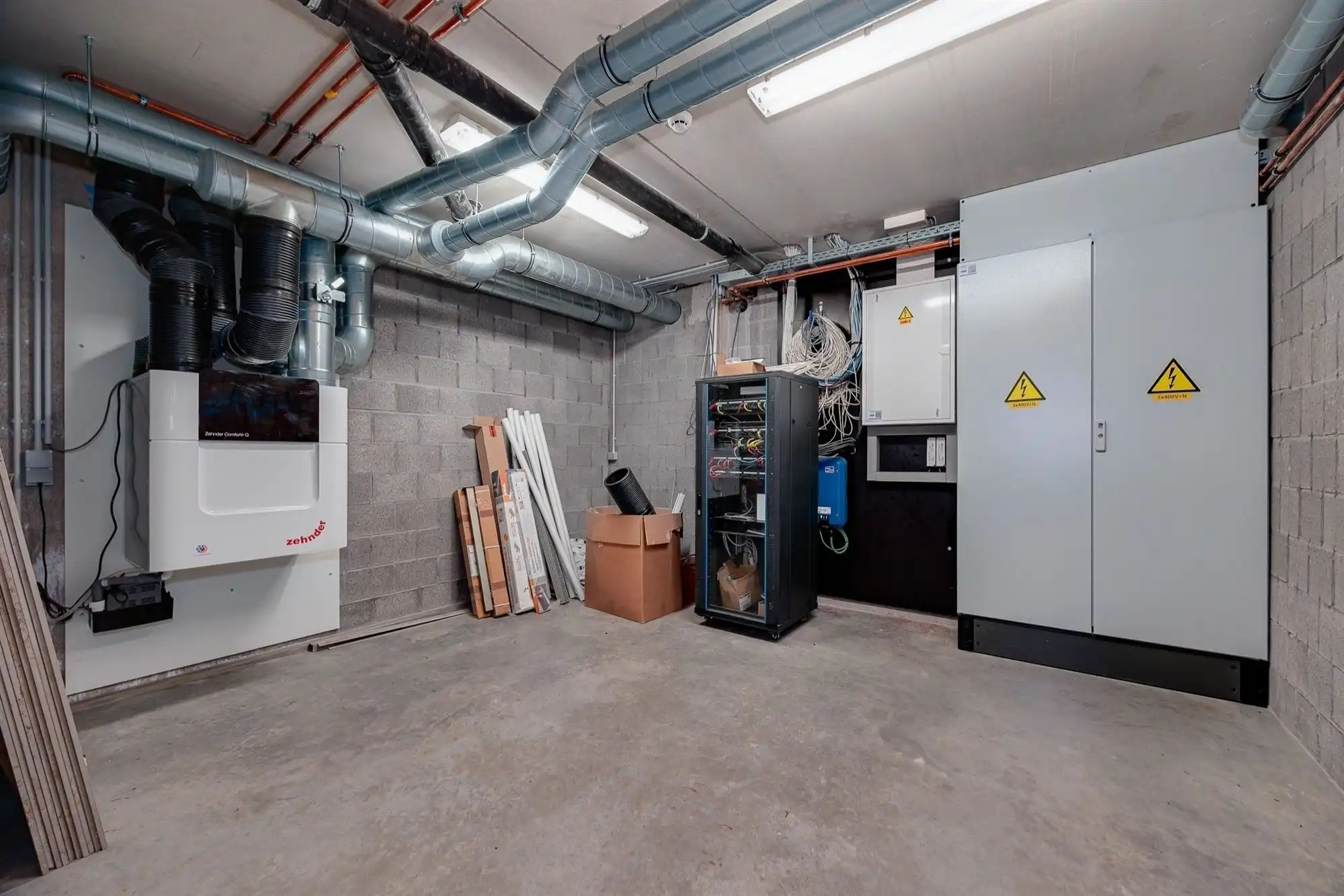 Prachtig afgewerkt gebouw - showroom + villa foto 40