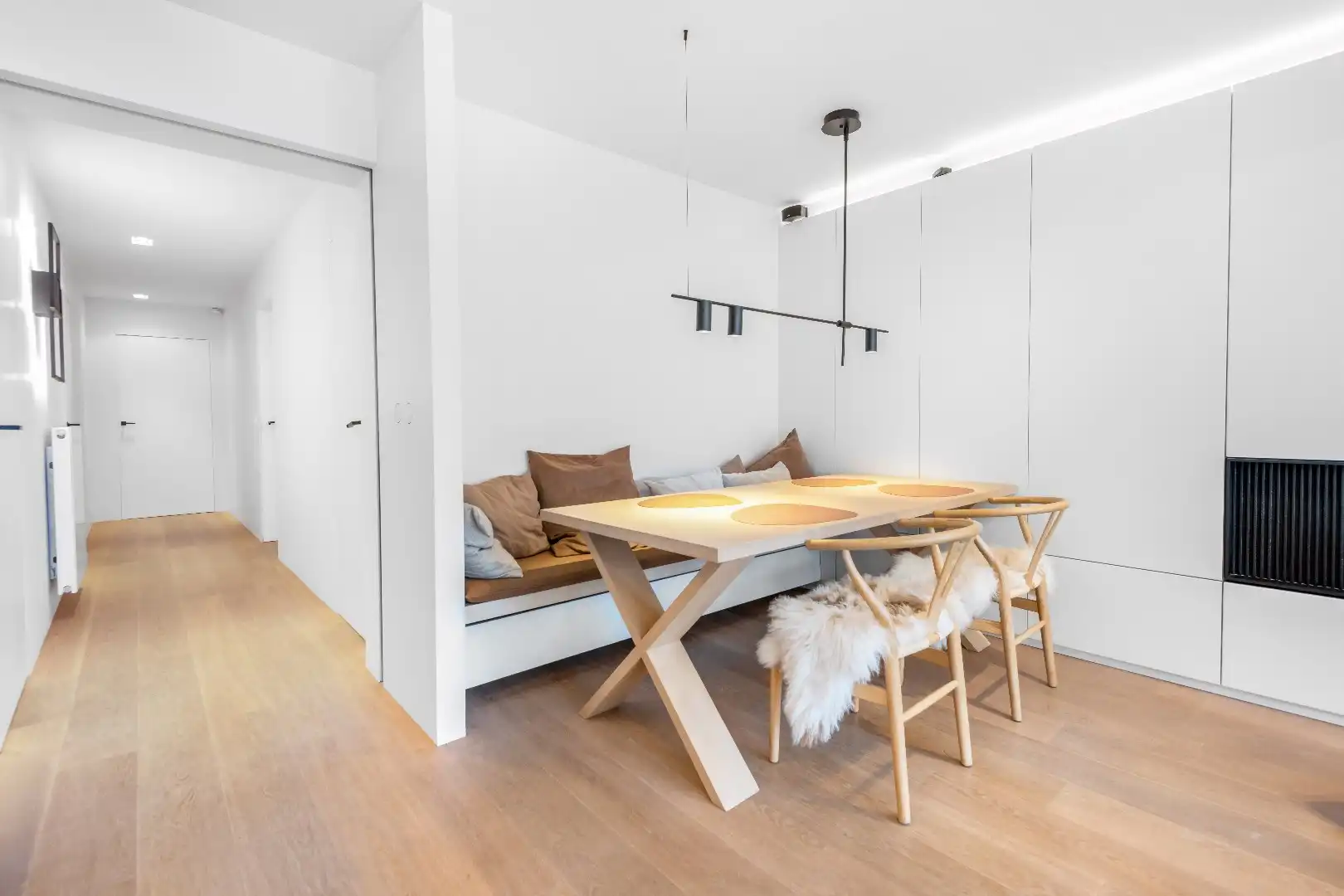 Smaakvol gerenoveerd appartement met mooie gevelbreedte centraal gelegen op de Lippenslaan. foto 5