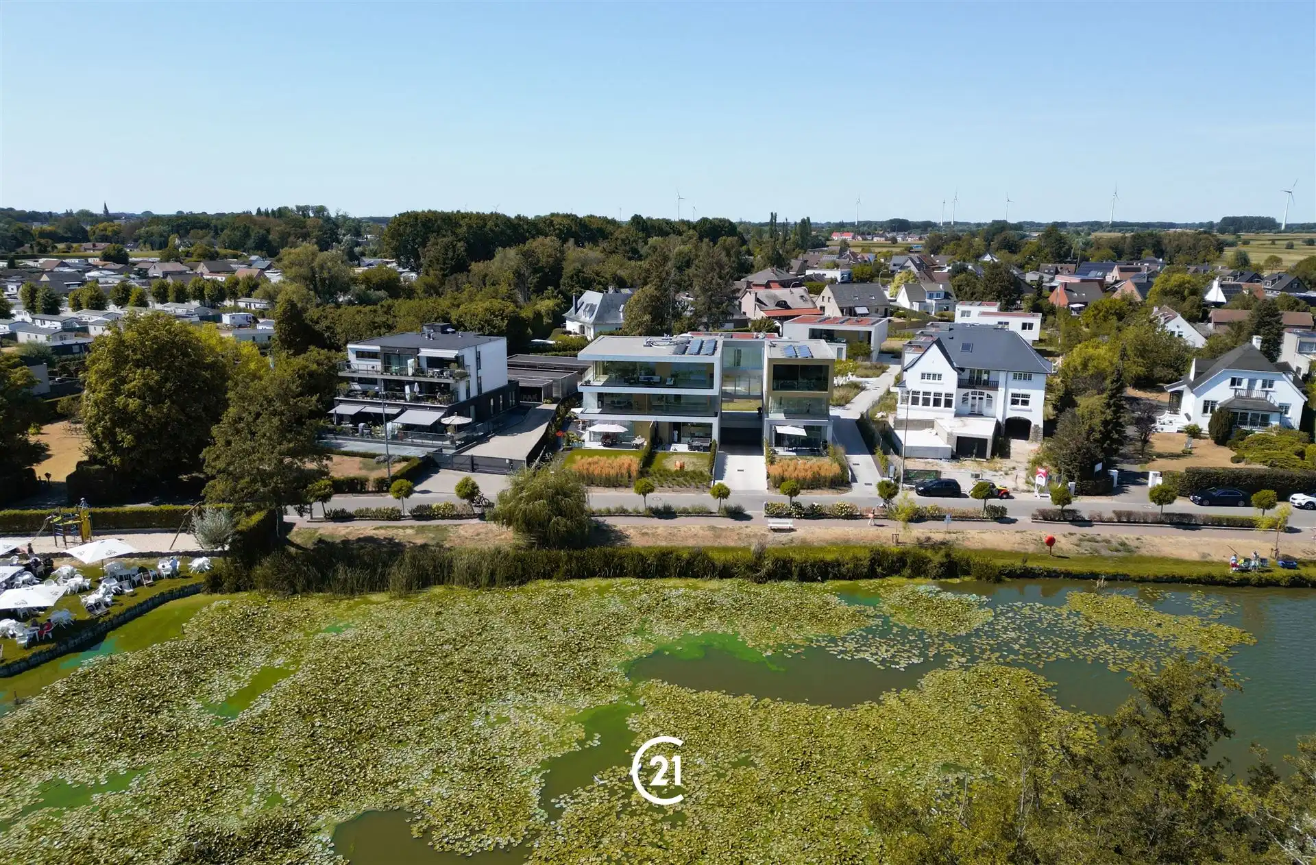 Uniek tweeslaapkamerappartement met zicht op het Donkmeer. foto {{pictureIndex}}
