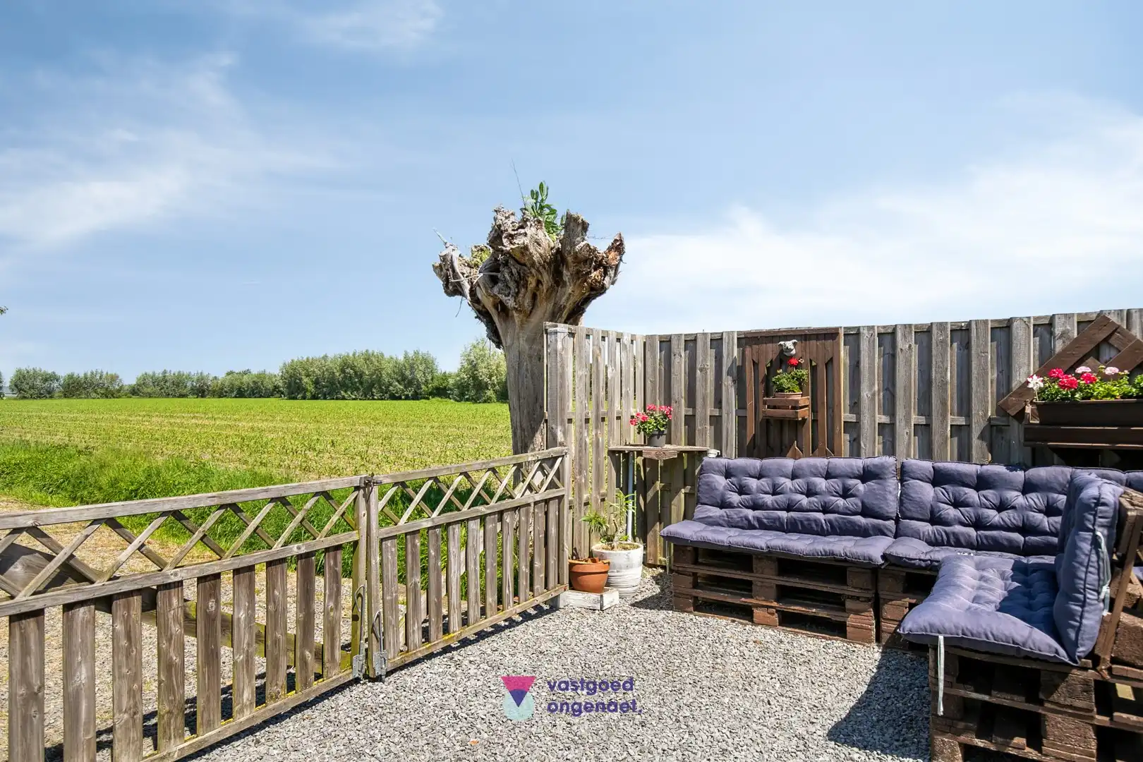 Charmante gesloten woning met zonnige tuin en garage foto 10