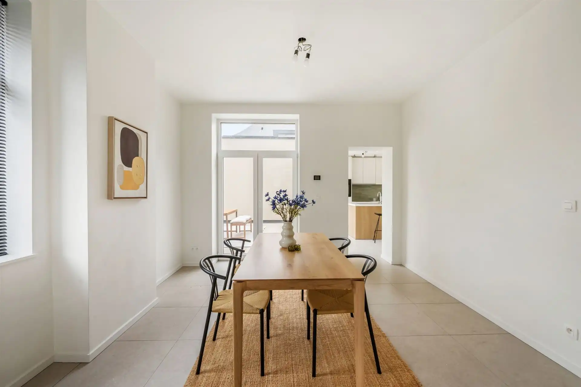 Kwalitatief gerenoveerde woning met 3 slk en leuk terras! foto 9