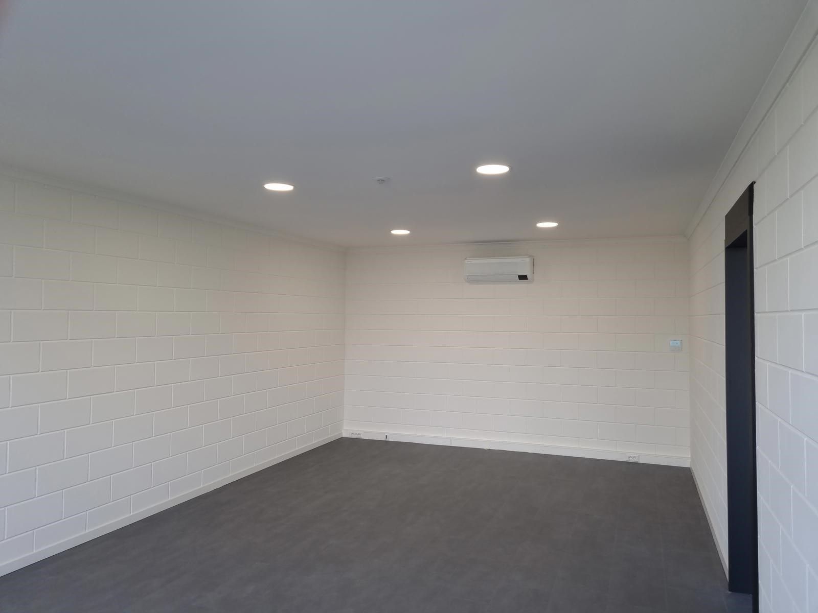 Terbeschikkingstelling van infrastructuur in vernieuwde kantoren met parking, v.a. 21 m², Genk-Noord foto 11